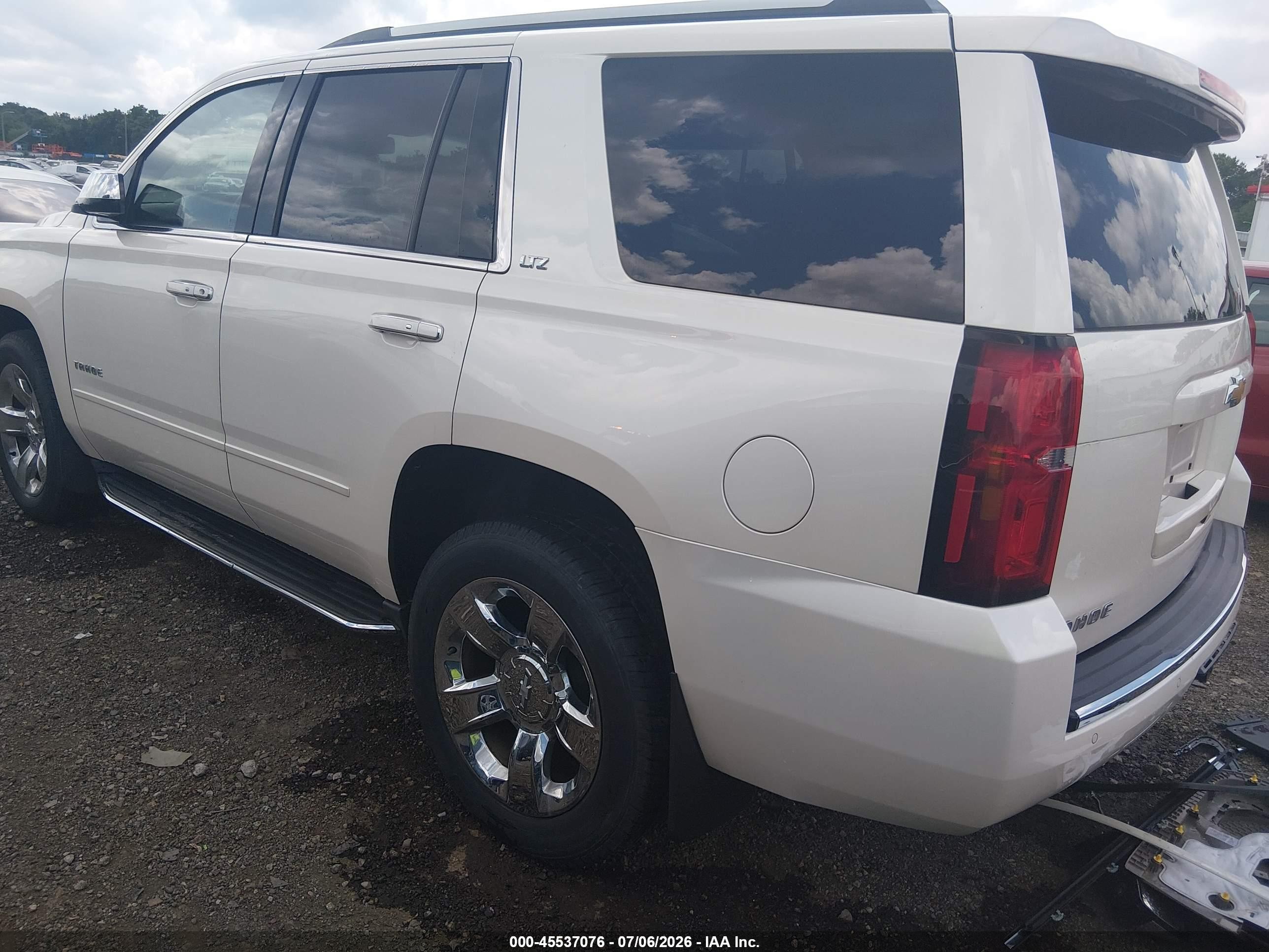 2015 Chevrolet Tahoe Ltz Белый vin: 1GNSKCKC8FR692807