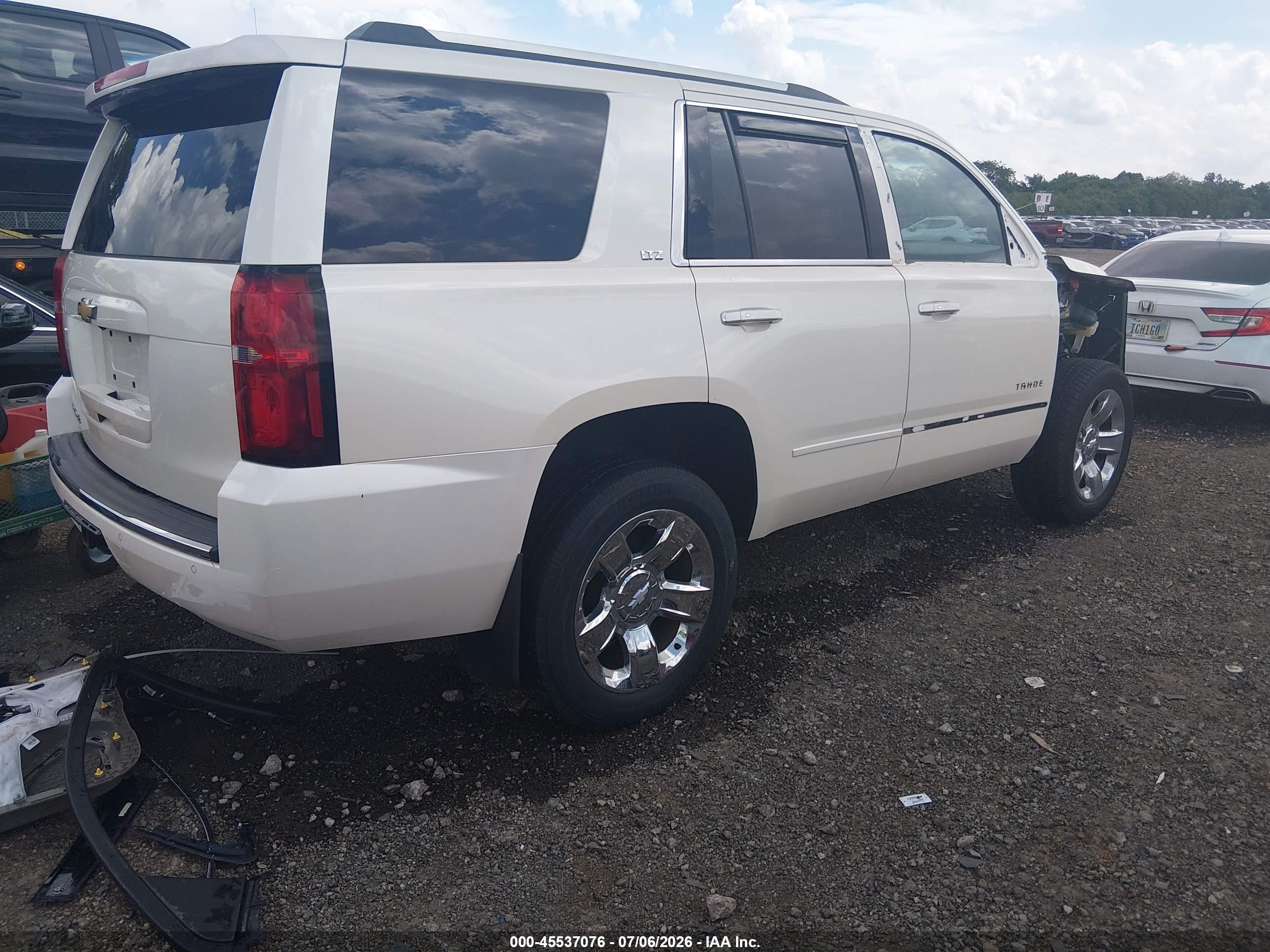 2015 Chevrolet Tahoe Ltz Белый vin: 1GNSKCKC8FR692807