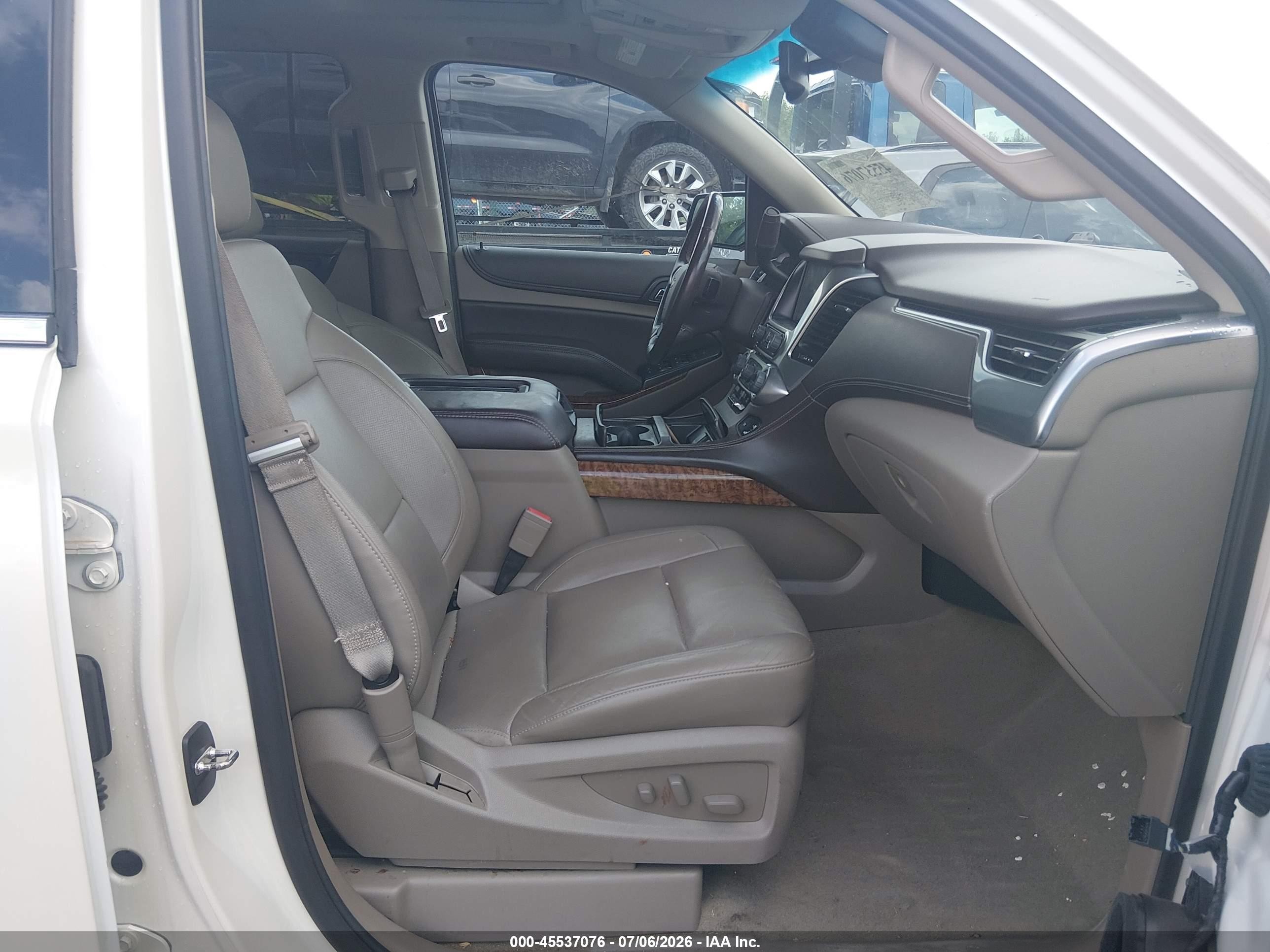 2015 Chevrolet Tahoe Ltz Белый vin: 1GNSKCKC8FR692807