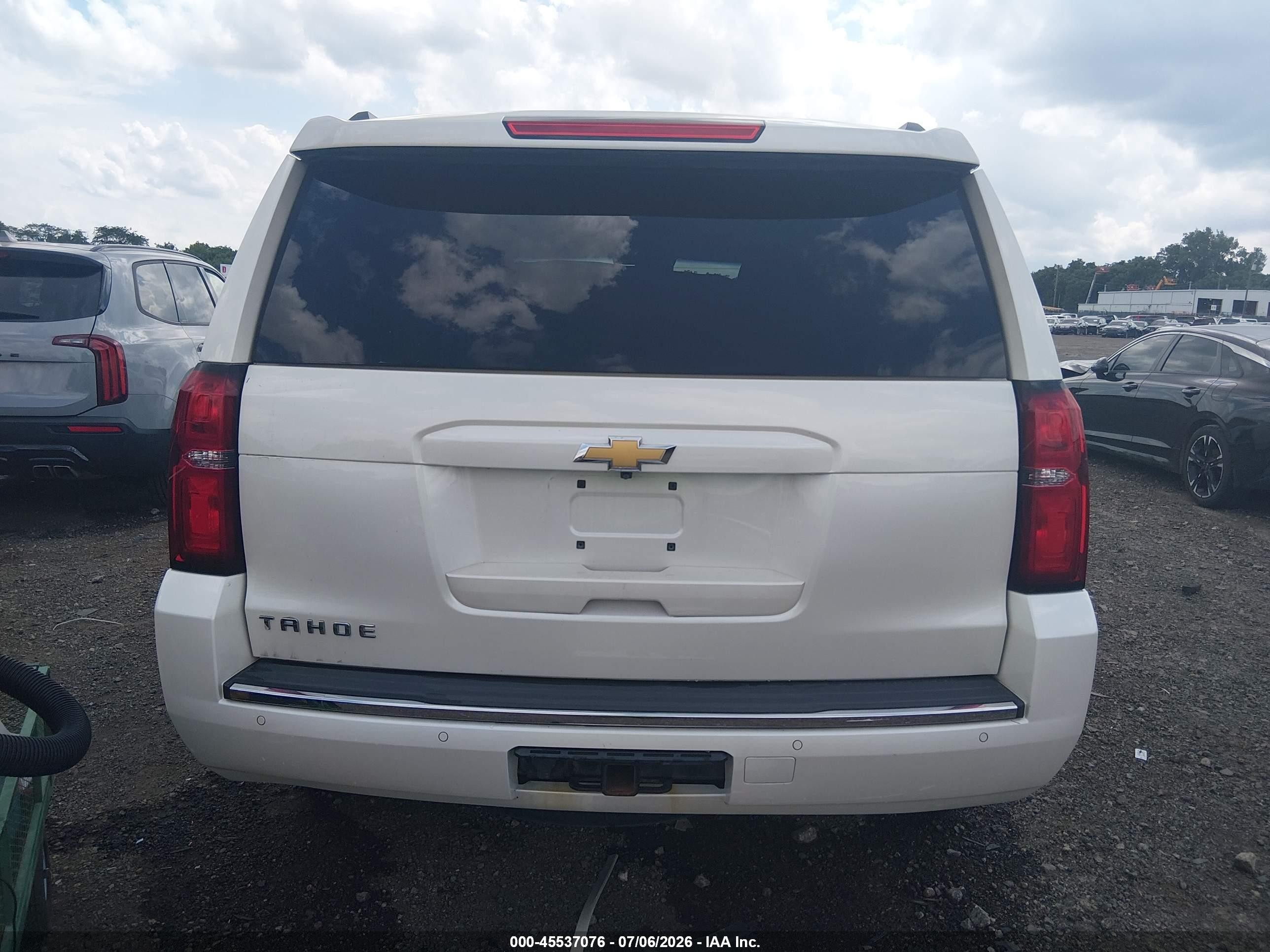 2015 Chevrolet Tahoe Ltz Белый vin: 1GNSKCKC8FR692807