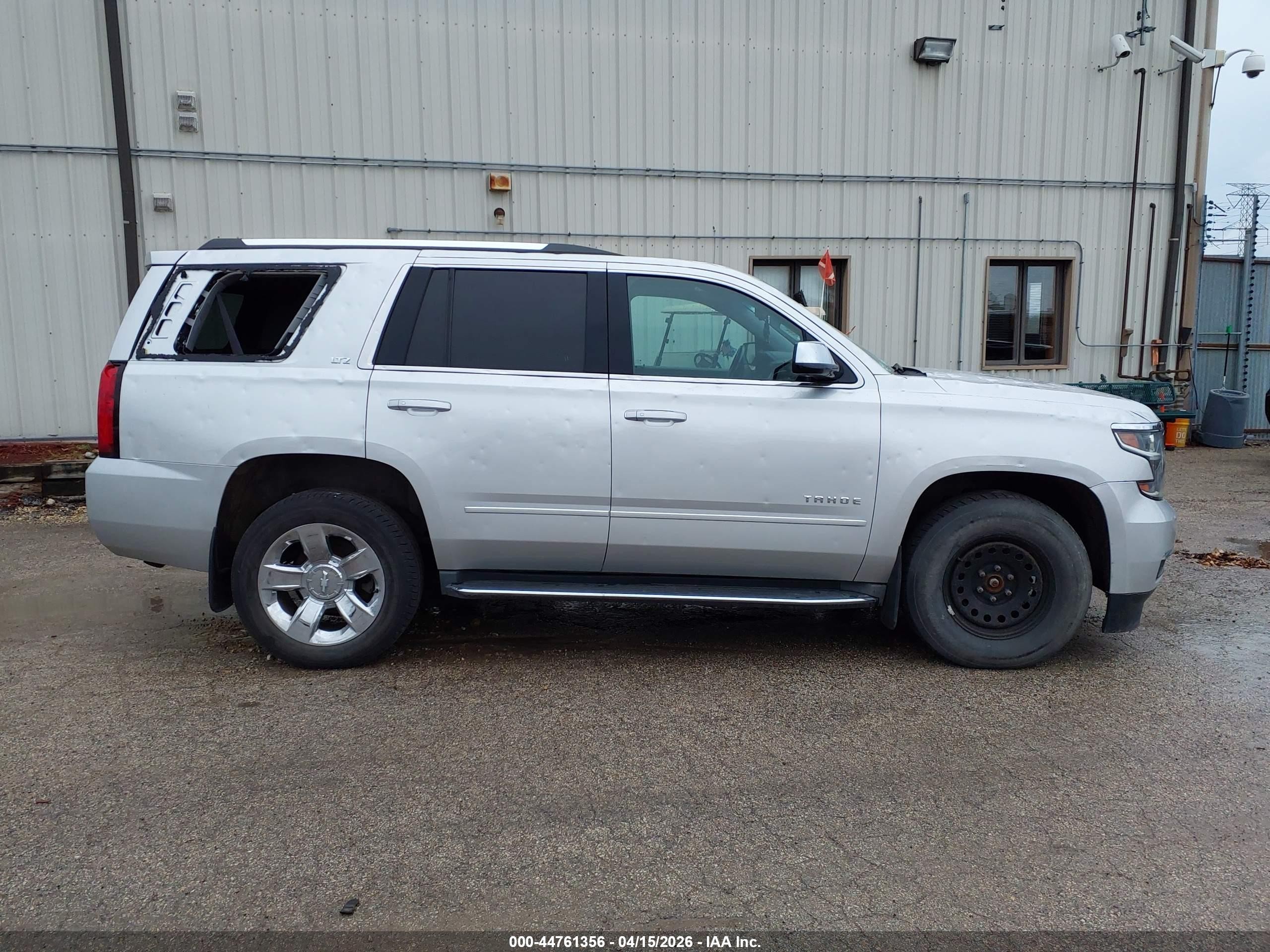 2015 Chevrolet Tahoe Ltz Серебряный vin: 1GNSKCKC8FR746574