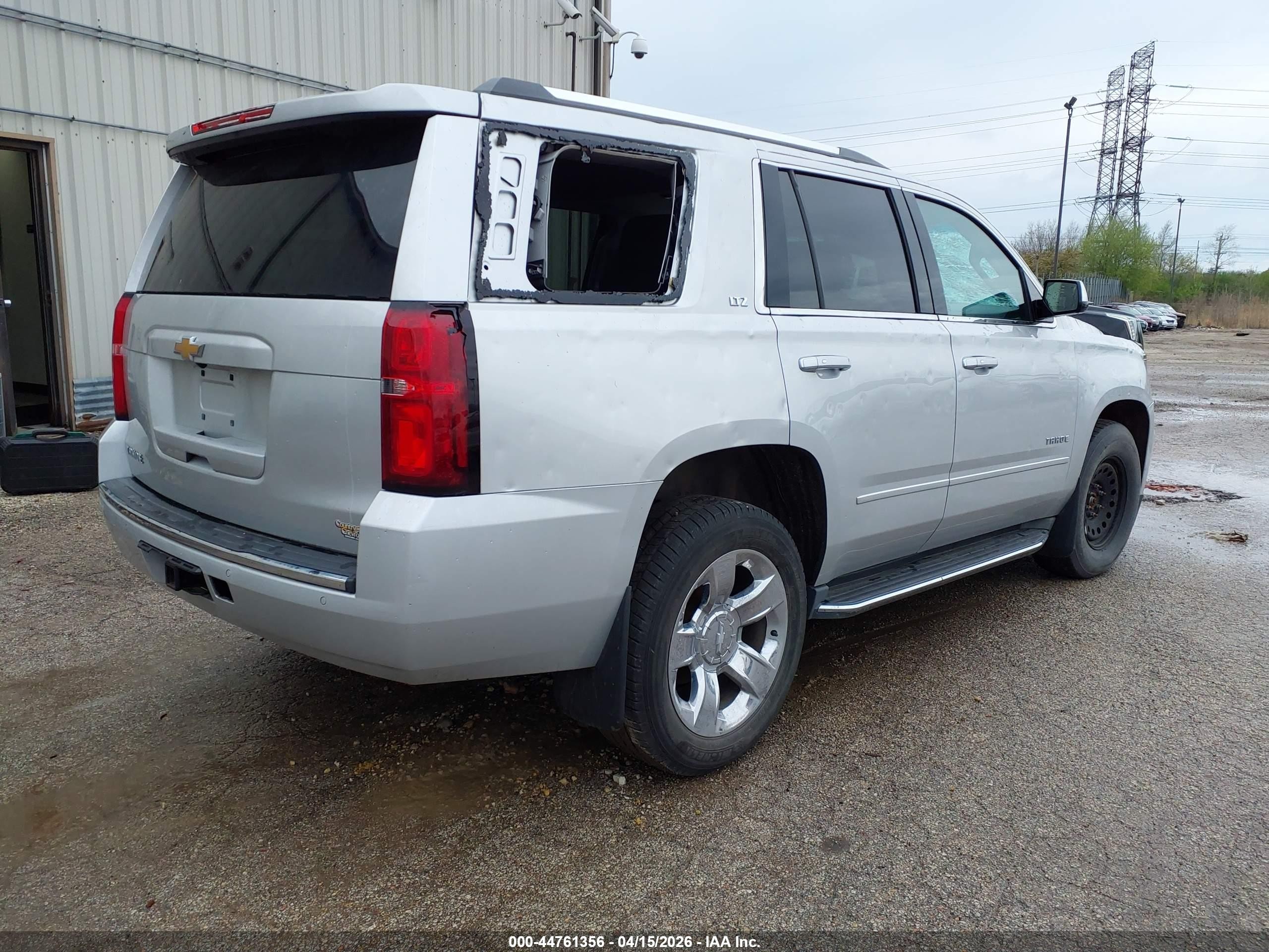 2015 Chevrolet Tahoe Ltz Серебряный vin: 1GNSKCKC8FR746574