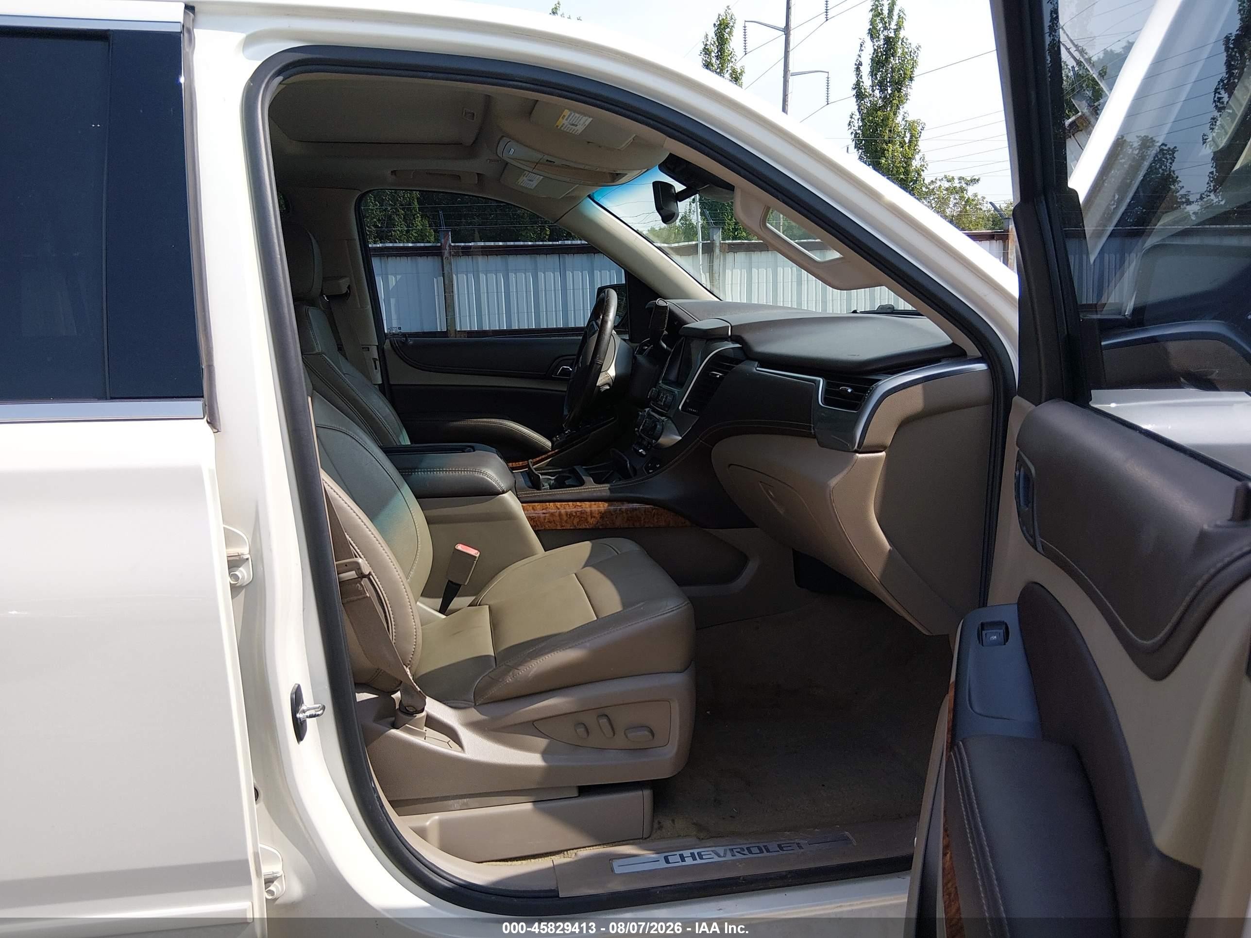2015 Chevrolet Tahoe Ltz White vin: 1GNSKCKCXFR514168