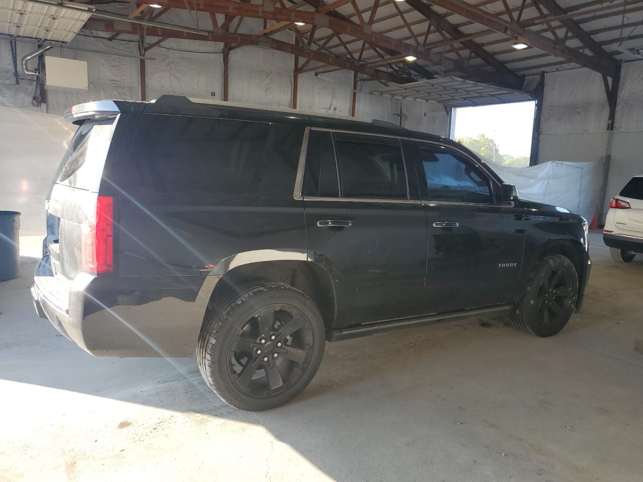 2018 Chevrolet Tahoe K1500 Premier Черный vin: 1GNSKCKCXJR142338