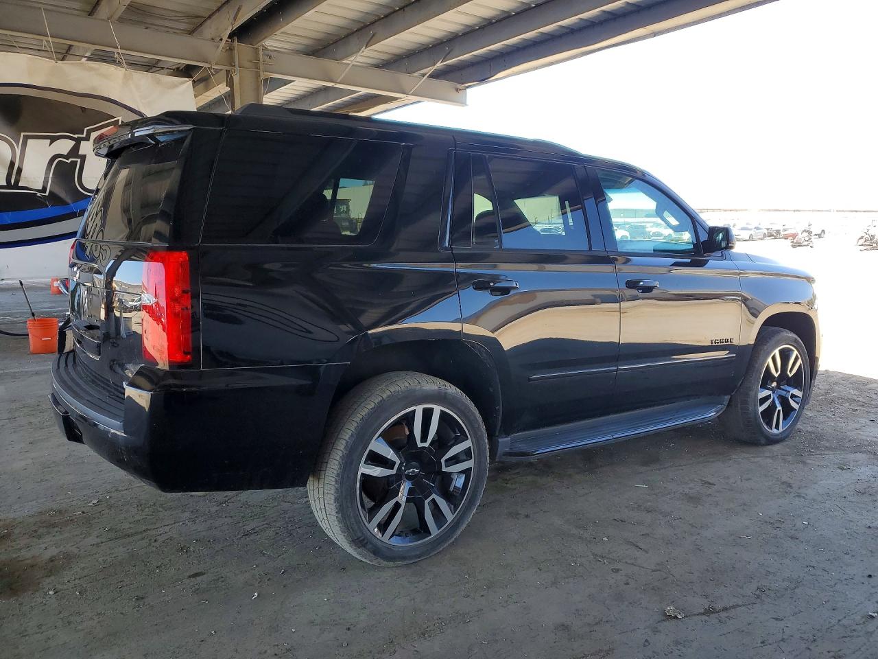 2018 Chevrolet Tahoe K1500 Premier Черный vin: 1GNSKCKJ0JR241023