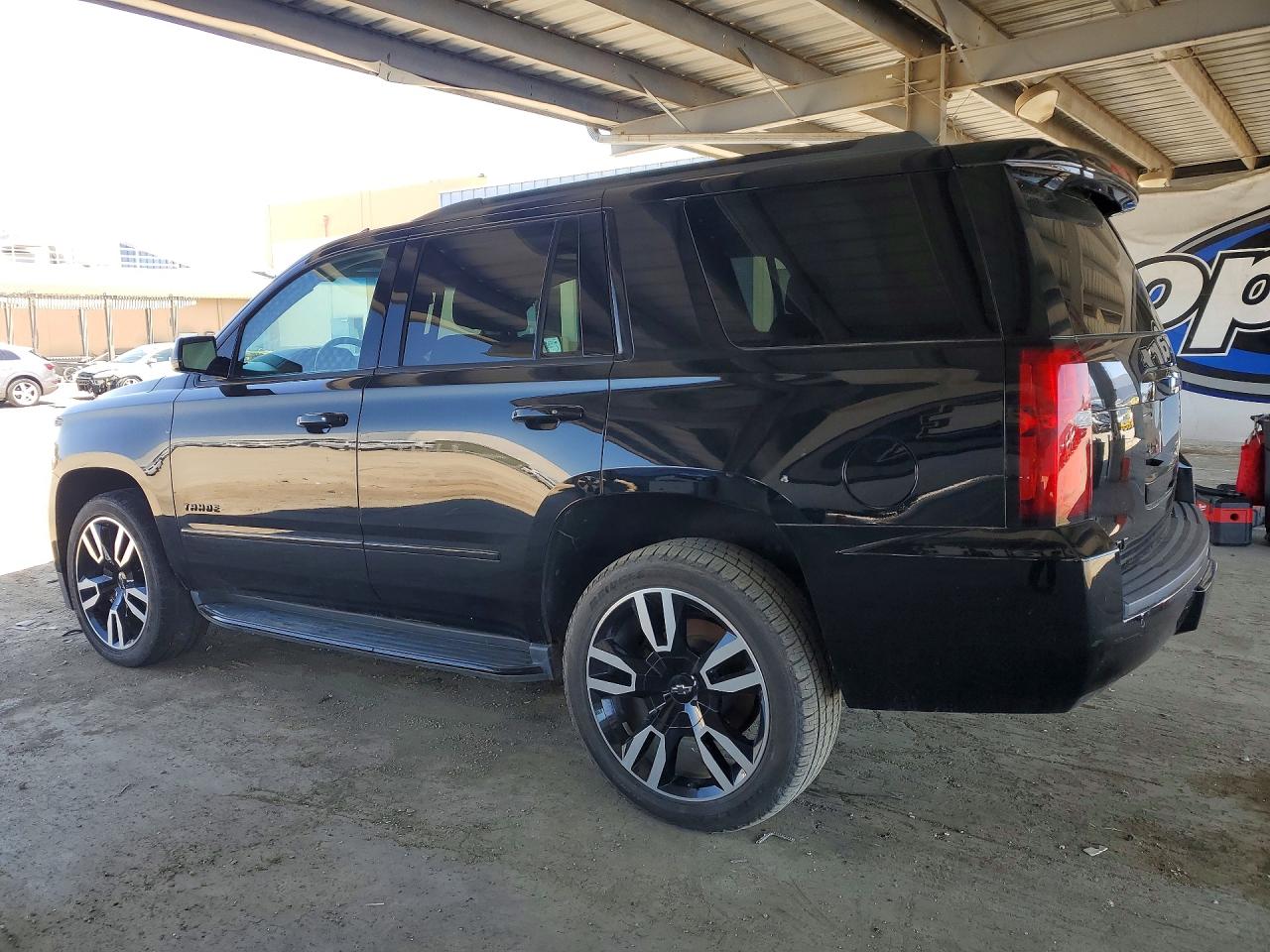 2018 Chevrolet Tahoe K1500 Premier Черный vin: 1GNSKCKJ0JR241023