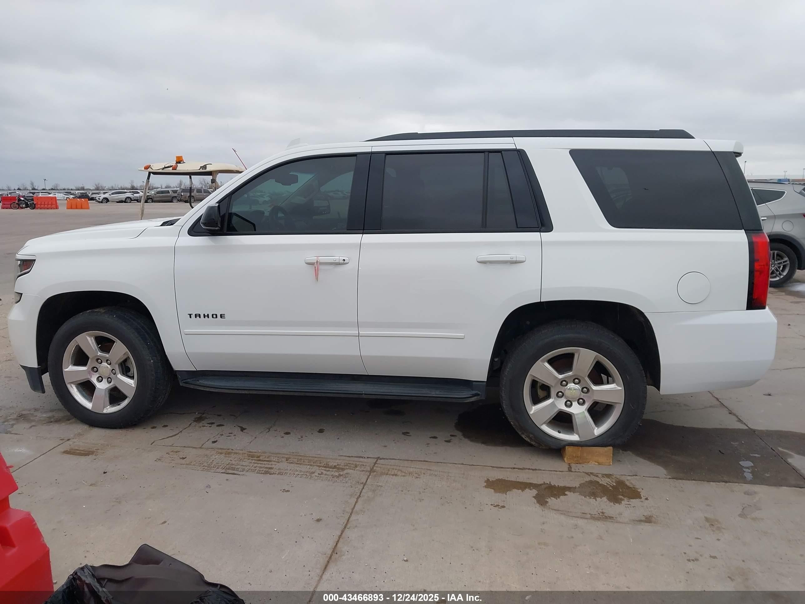 2019 Chevrolet Tahoe Premier White vin: 1GNSKCKJ2KR180145