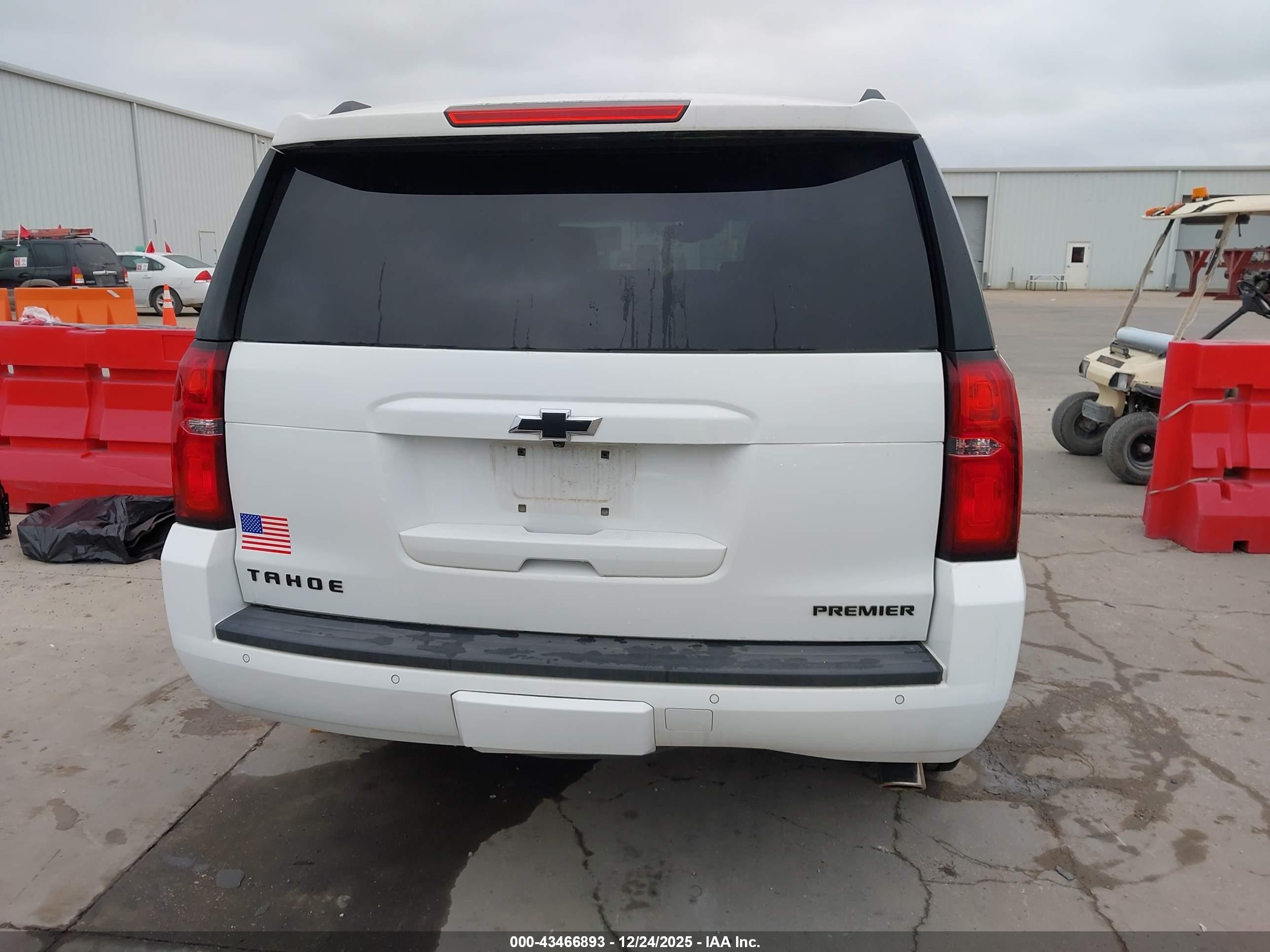2019 Chevrolet Tahoe Premier White vin: 1GNSKCKJ2KR180145
