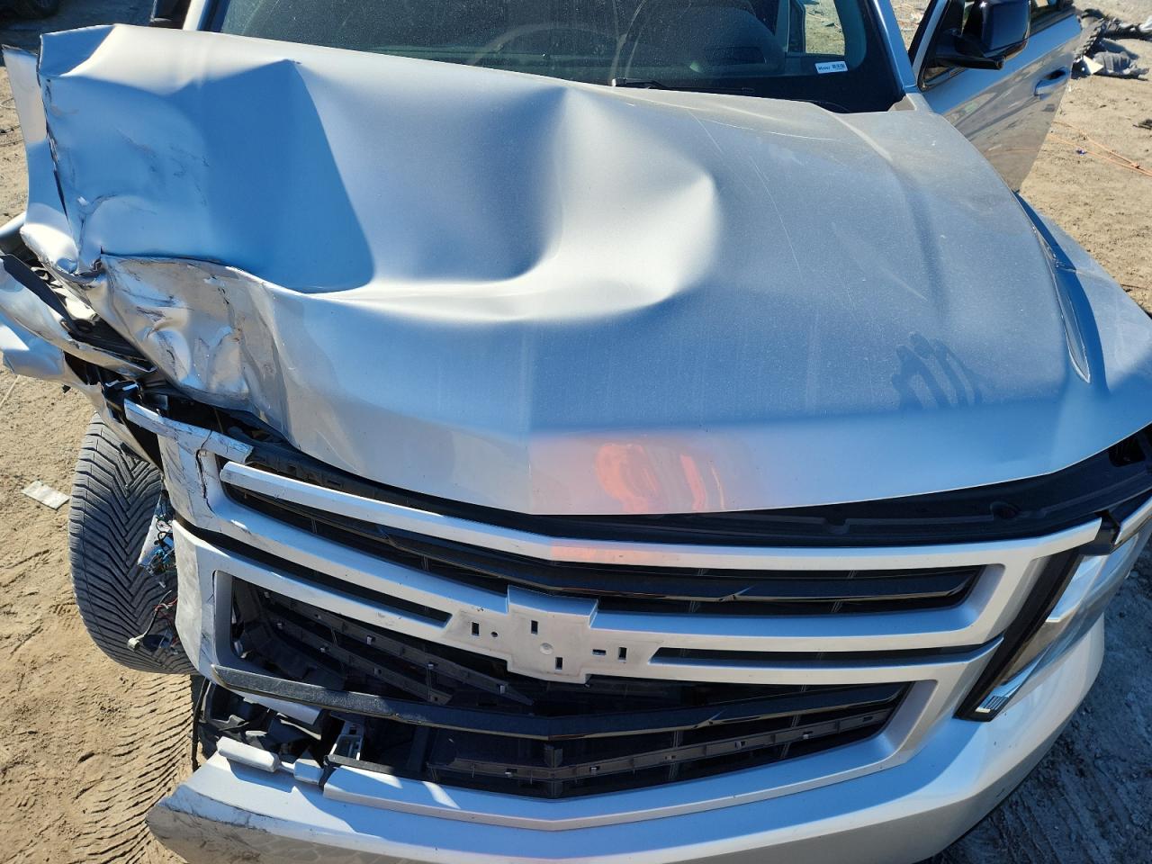 2018 Chevrolet Tahoe K1500 Premier Silver vin: 1GNSKCKJXJR152253