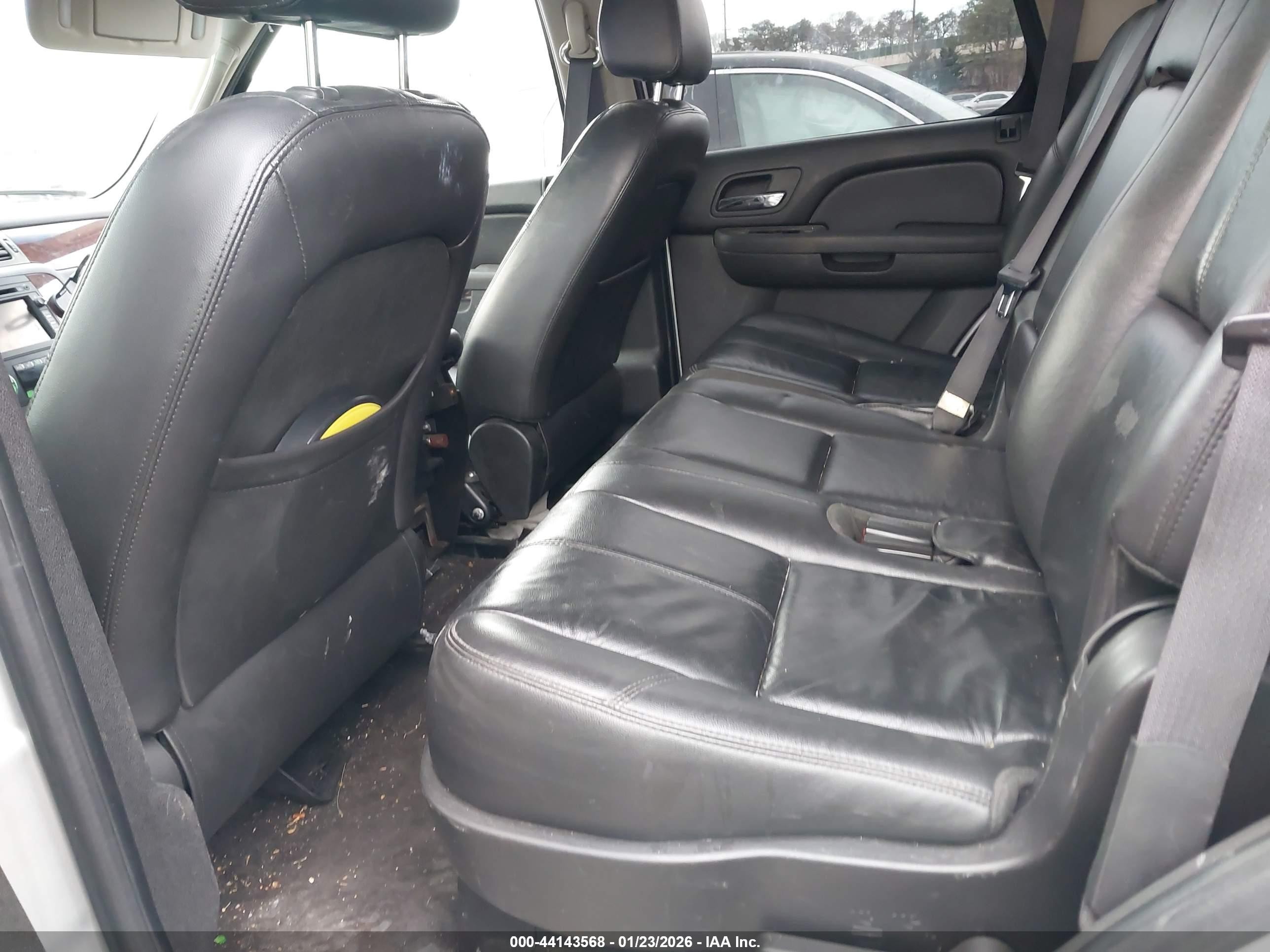 2011 Chevrolet Tahoe Hybrid   Silver vin: 1GNSKDFJ5BR204566