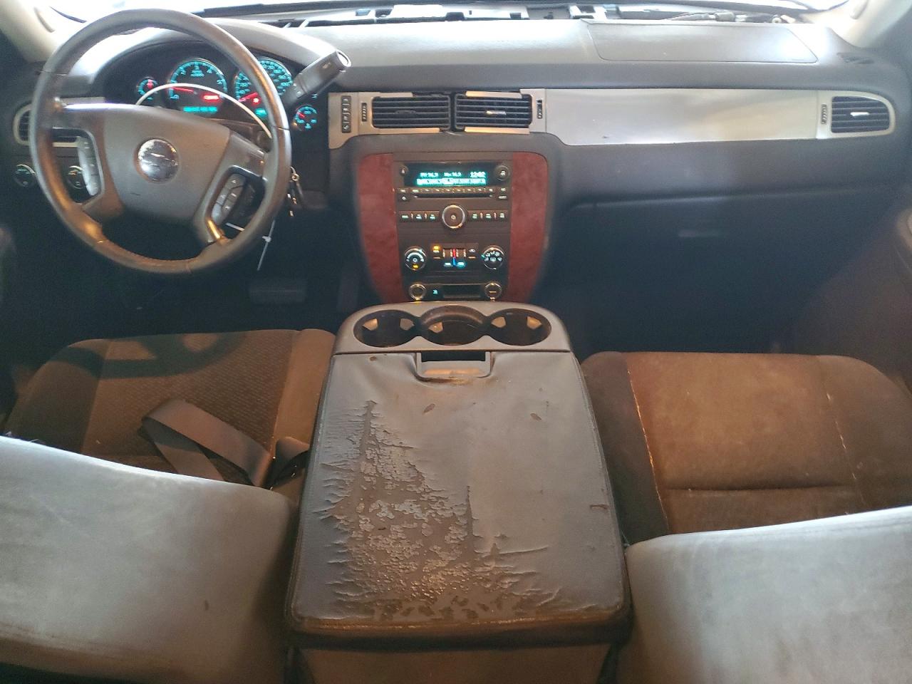 2011 Chevrolet Suburban K1500 Ls Серебряный vin: 1GNSKHE39BR236432