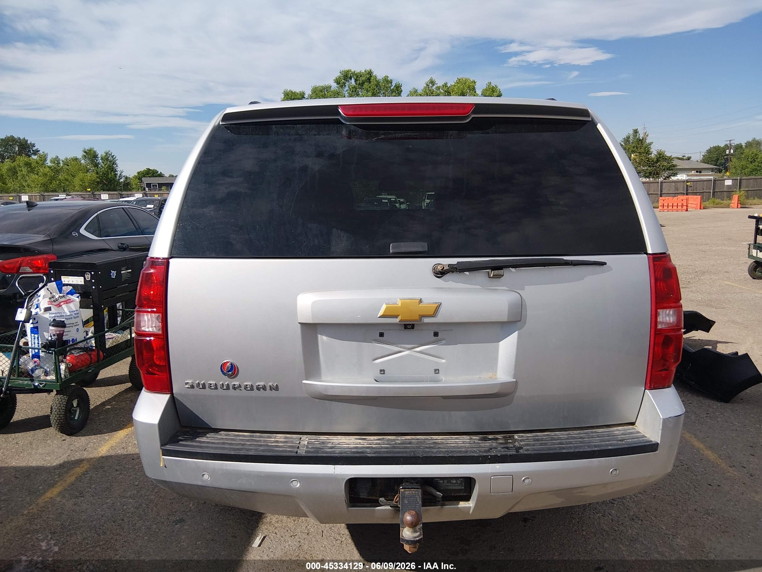 2013 Chevrolet Suburban 1500 Ls Silver vin: 1GNSKHE71DR101693