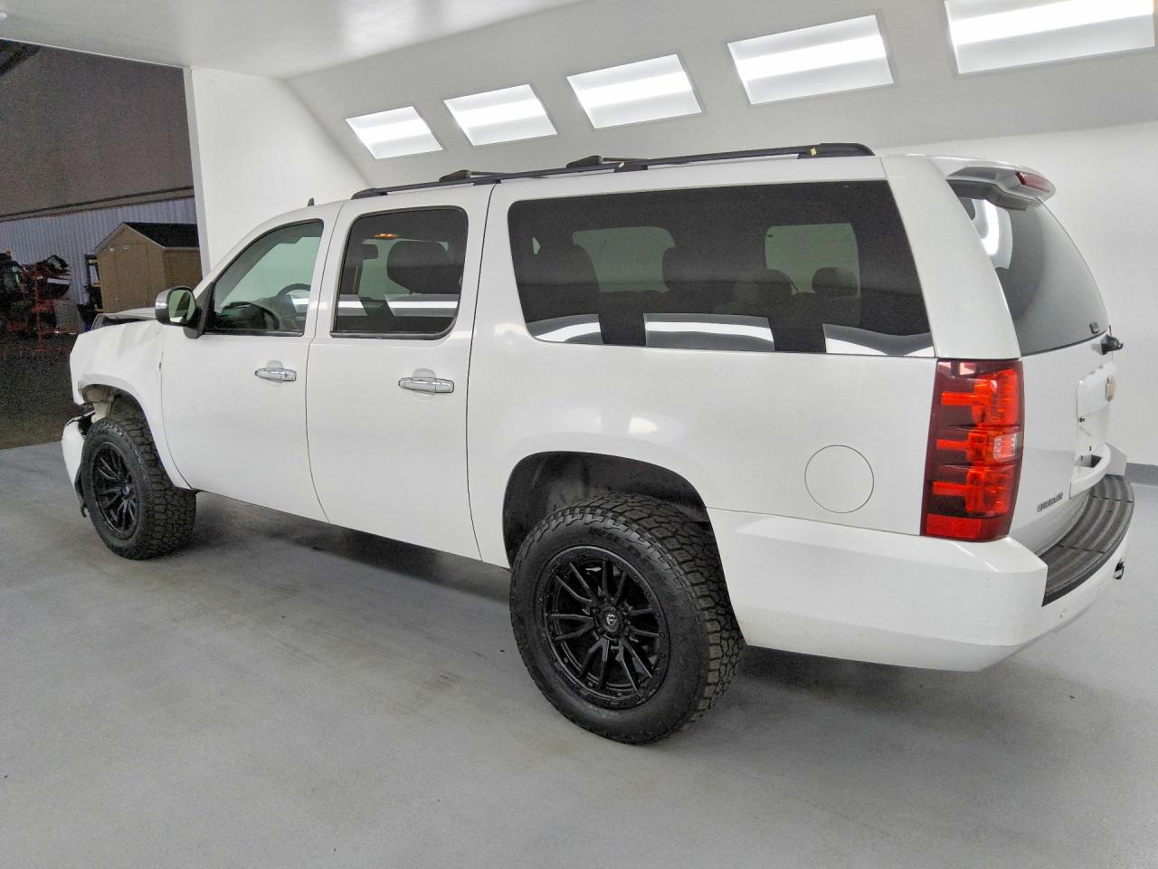 2013 Chevrolet Suburban K1500 Ls White vin: 1GNSKHE72DR110094