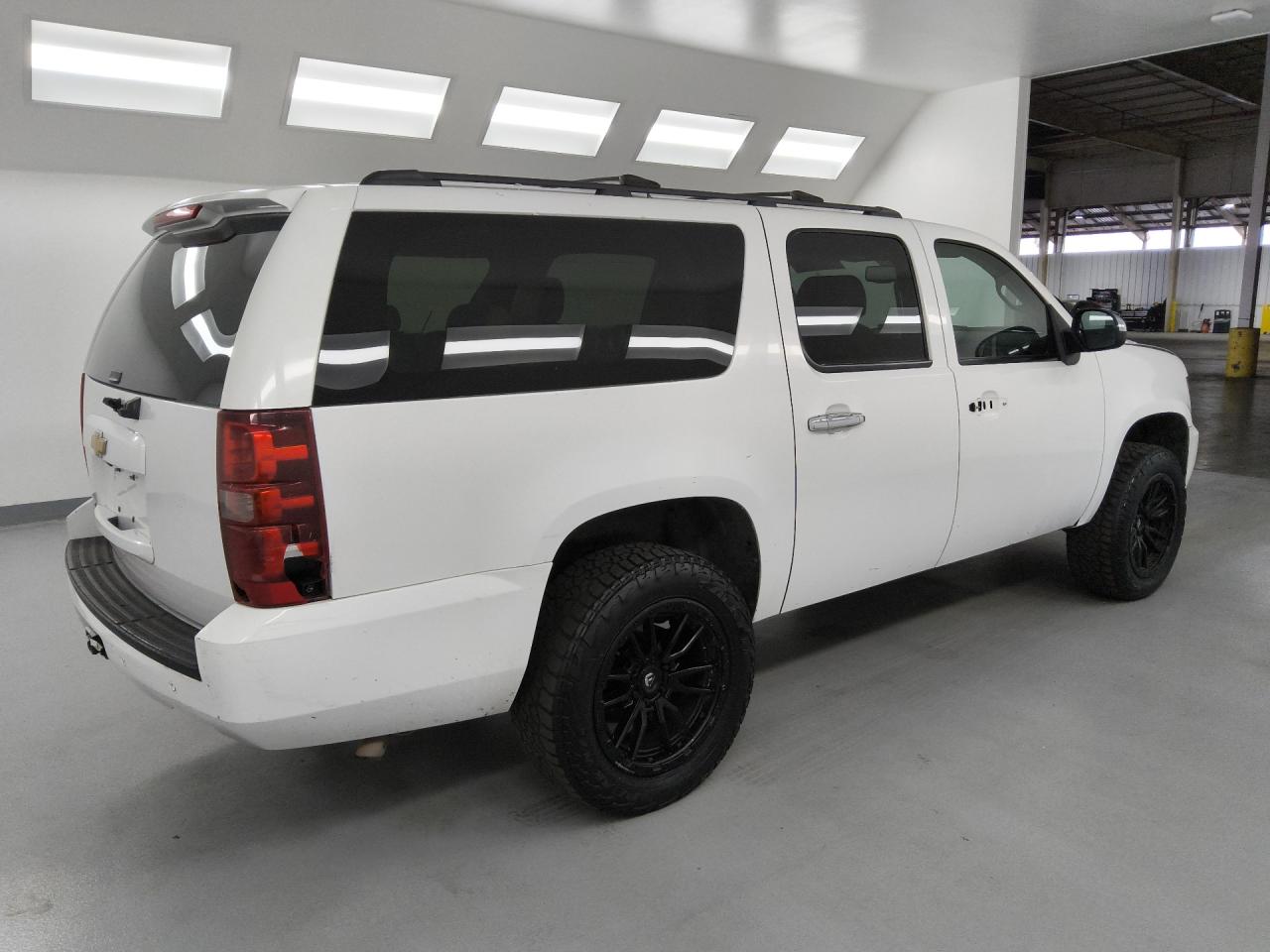 2013 Chevrolet Suburban K1500 Ls White vin: 1GNSKHE72DR110094 Damage: Right Mirror, Inoperable, Repair Required