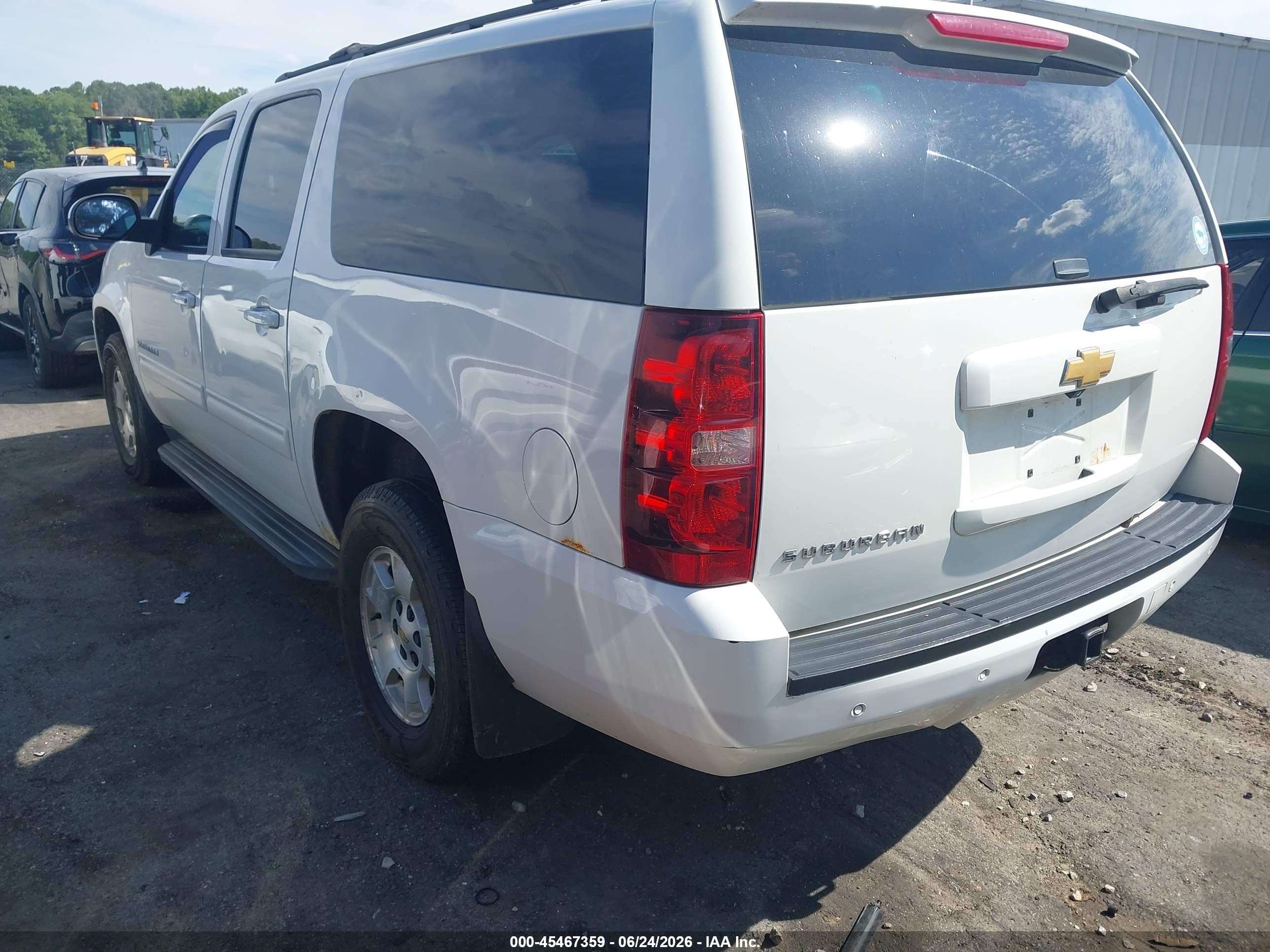 2013 Chevrolet Suburban Ls White vin: 1GNSKHE72DR227741