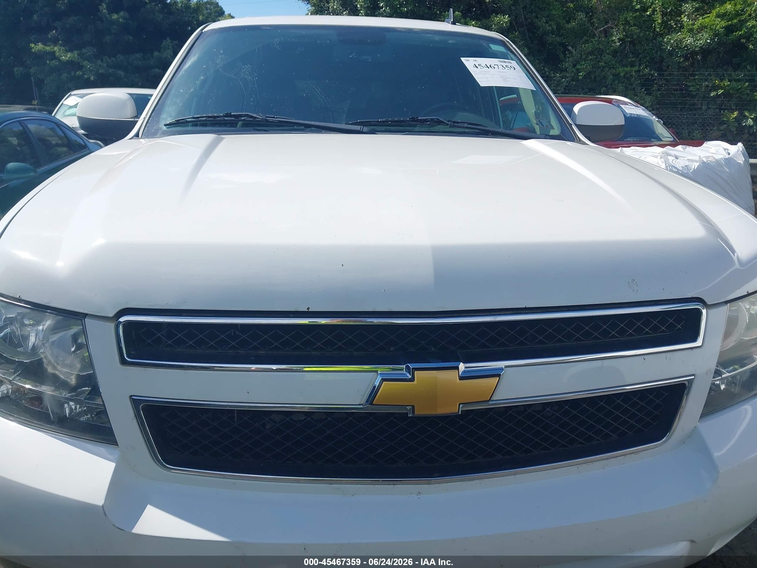 2013 Chevrolet Suburban Ls White vin: 1GNSKHE72DR227741
