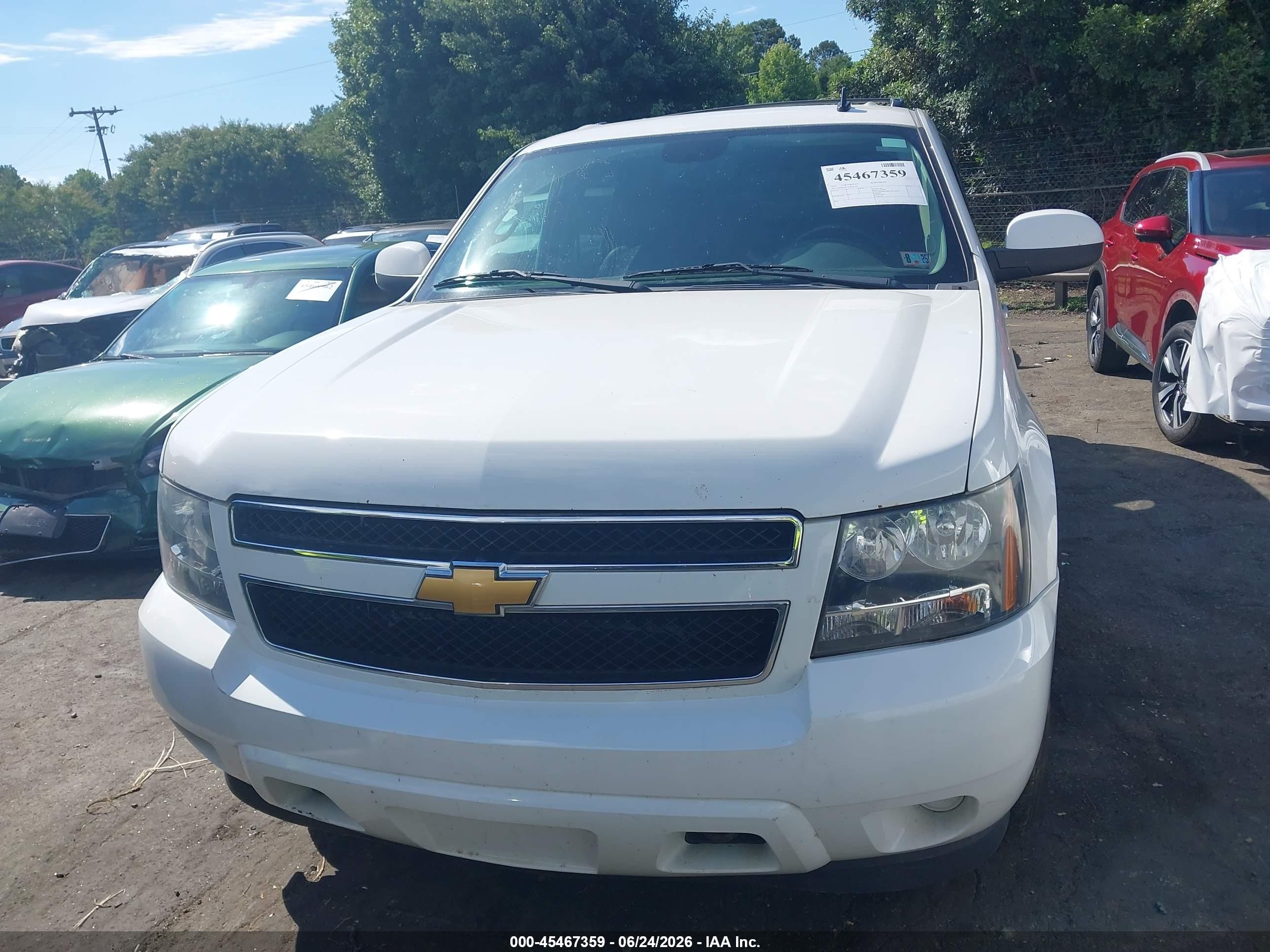 2013 Chevrolet Suburban Ls White vin: 1GNSKHE72DR227741