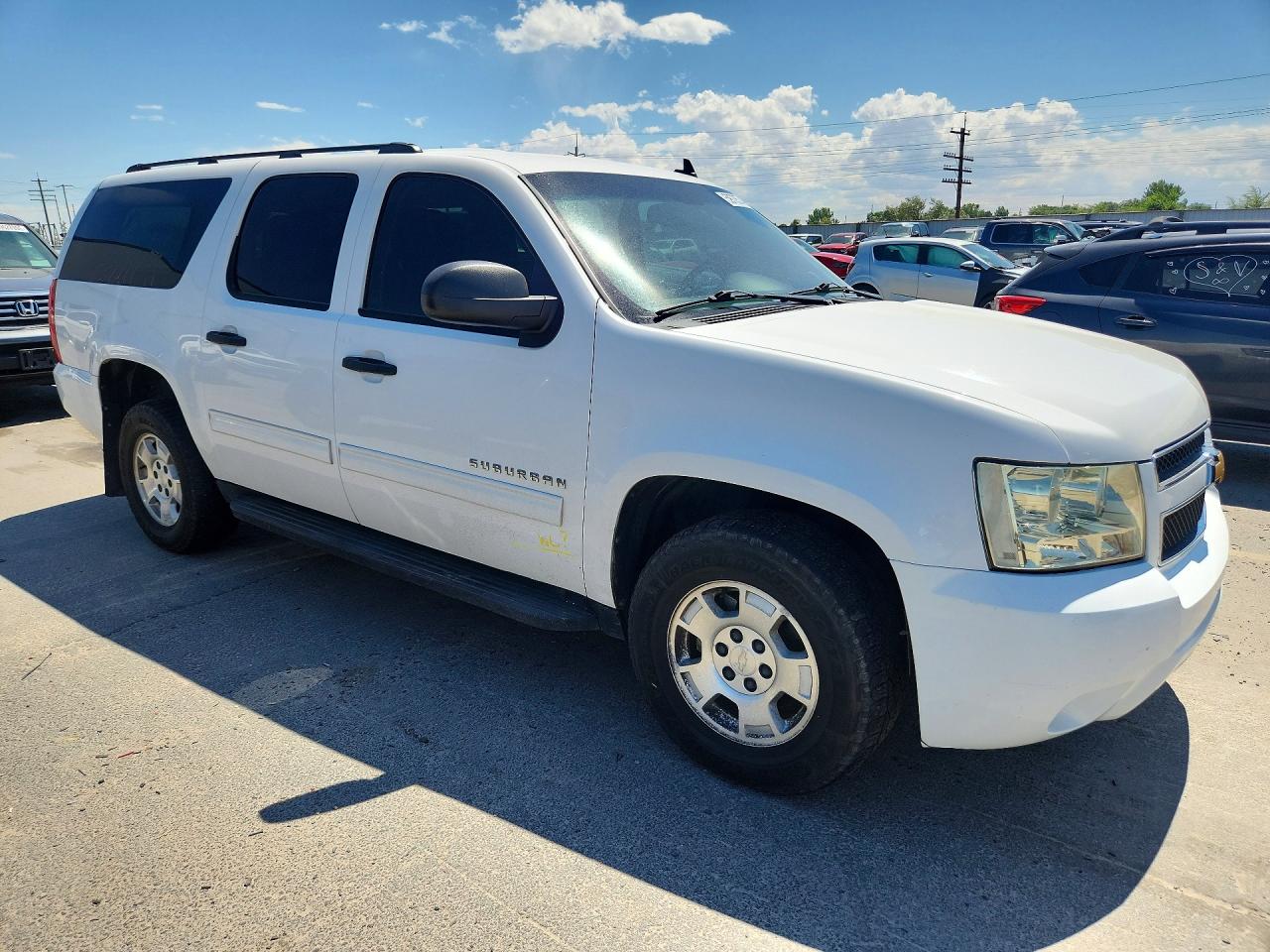 2013 Chevrolet Suburban K1500 Ls White vin: 1GNSKHE7XDR358044