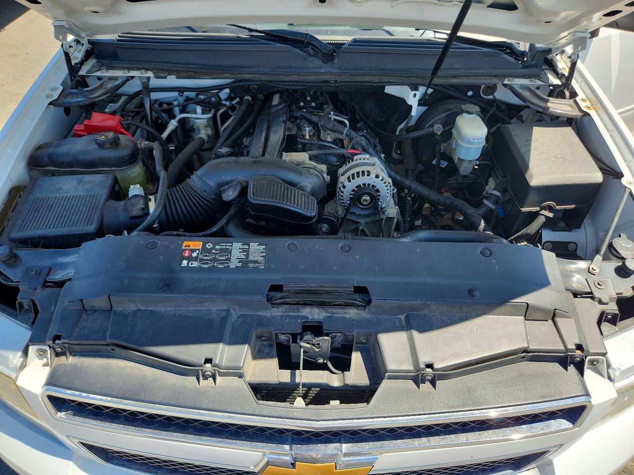 2013 Chevrolet Suburban K1500 Ls White vin: 1GNSKHE7XDR358044
