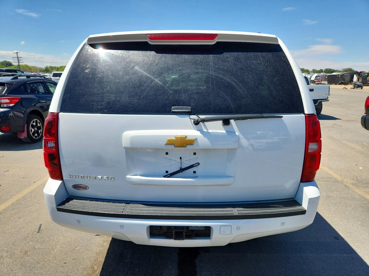 2013 Chevrolet Suburban K1500 Ls White vin: 1GNSKHE7XDR358044