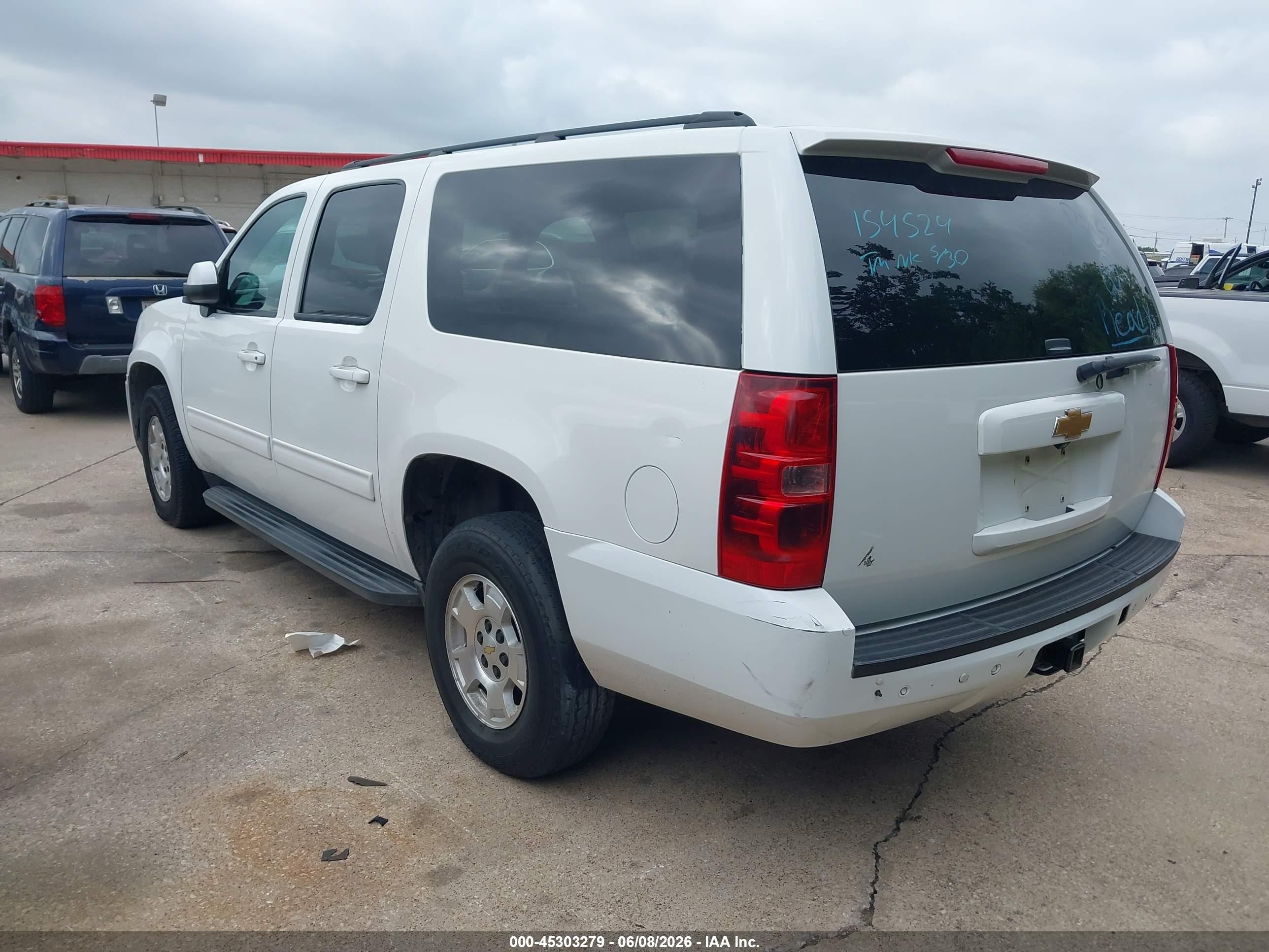 2014 Chevrolet Suburban 1500 Ls White vin: 1GNSKHE7XER154524