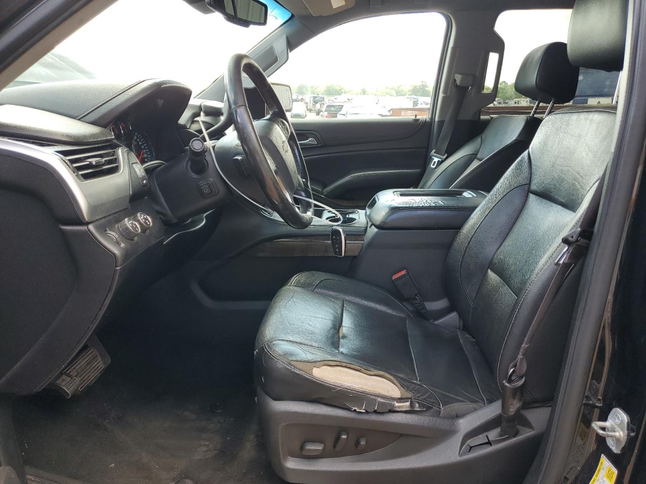 2016 Chevrolet Suburban K1500 Lt Черный vin: 1GNSKHKC2GR307773 Damage: Left Front Seat Cushion, Torn, > 12 Inches