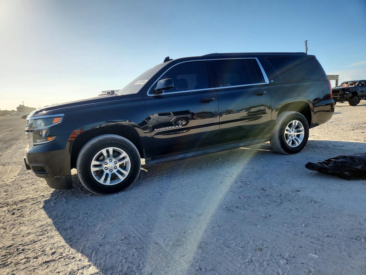 2018 Chevrolet Suburban K1500 Lt Black vin: 1GNSKHKC2JR169580