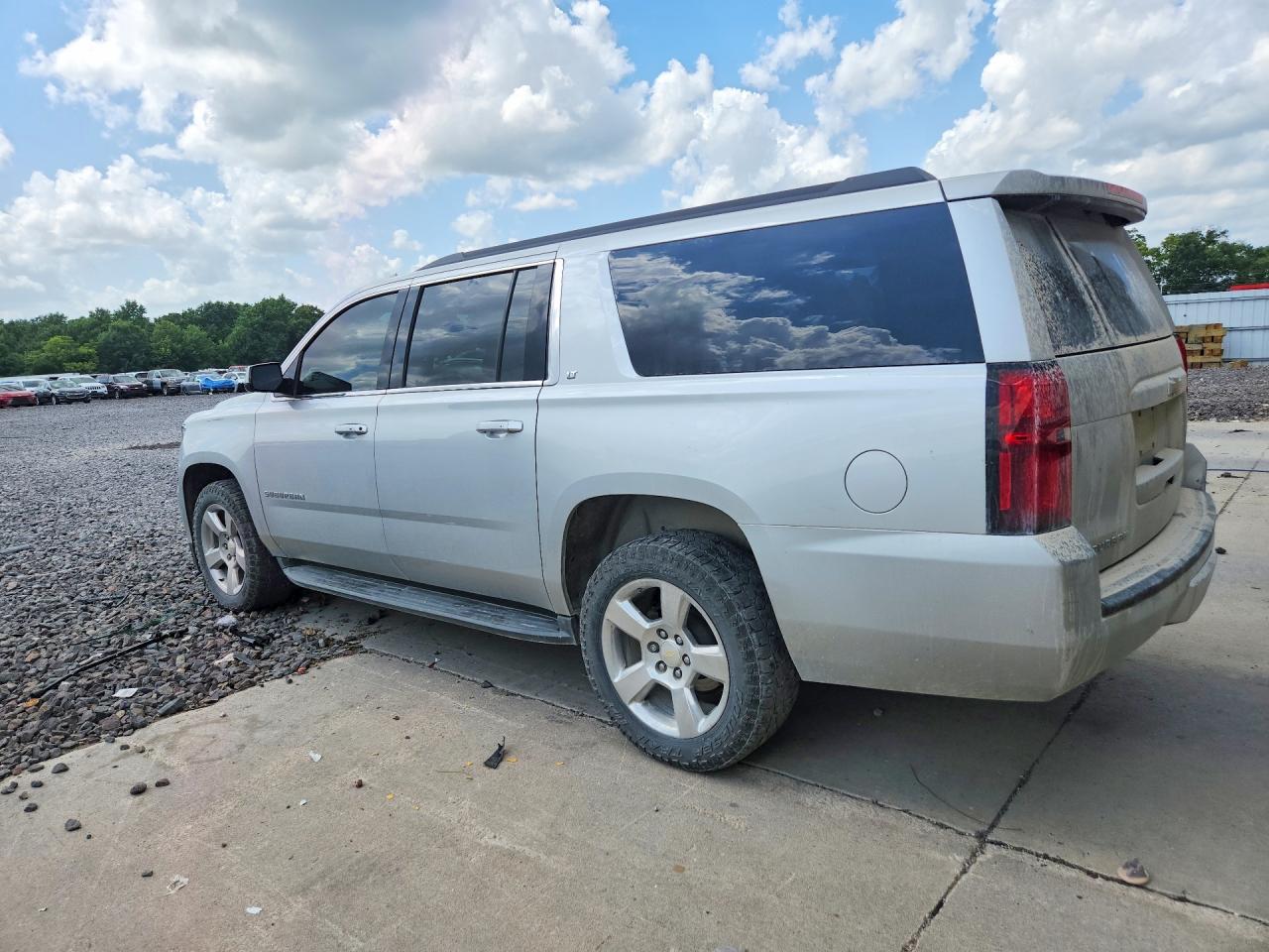 2016 Chevrolet Suburban K1500 Lt Silver vin: 1GNSKHKC3GR208167