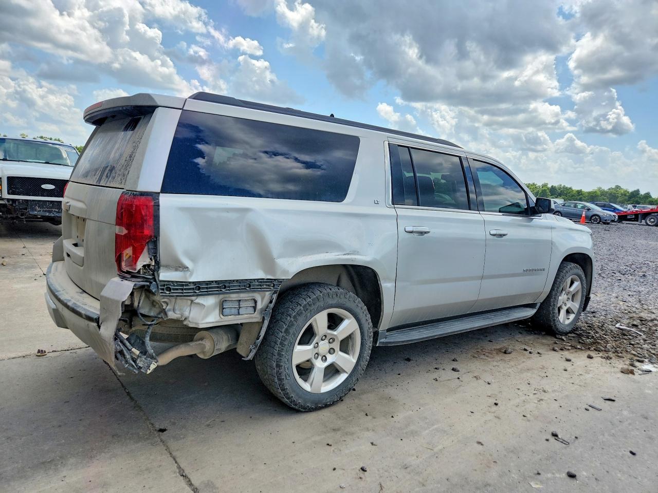 2016 Chevrolet Suburban K1500 Lt Silver vin: 1GNSKHKC3GR208167