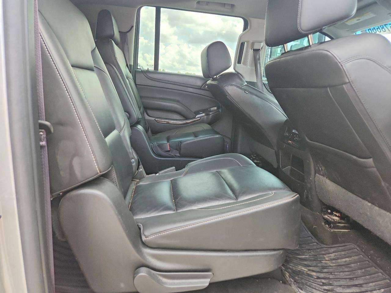 2016 Chevrolet Suburban K1500 Lt Silver vin: 1GNSKHKC3GR208167
