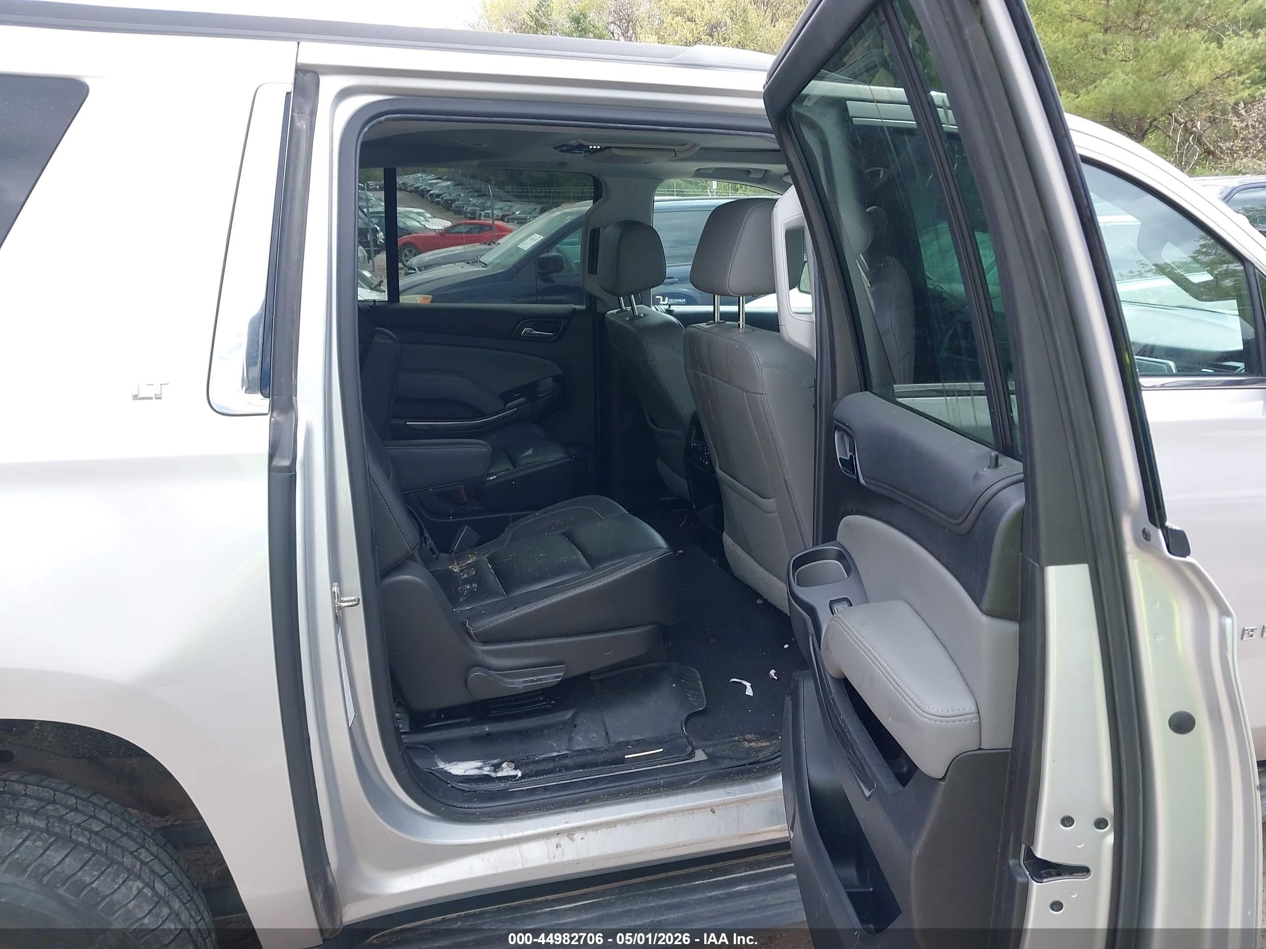 2019 Chevrolet Suburban Lt Серебряный vin: 1GNSKHKC5KR310711
