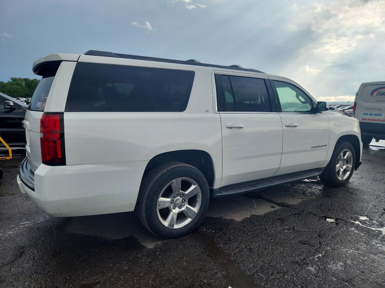 2016 Chevrolet Suburban K1500 Lt White vin: 1GNSKHKC7GR340784