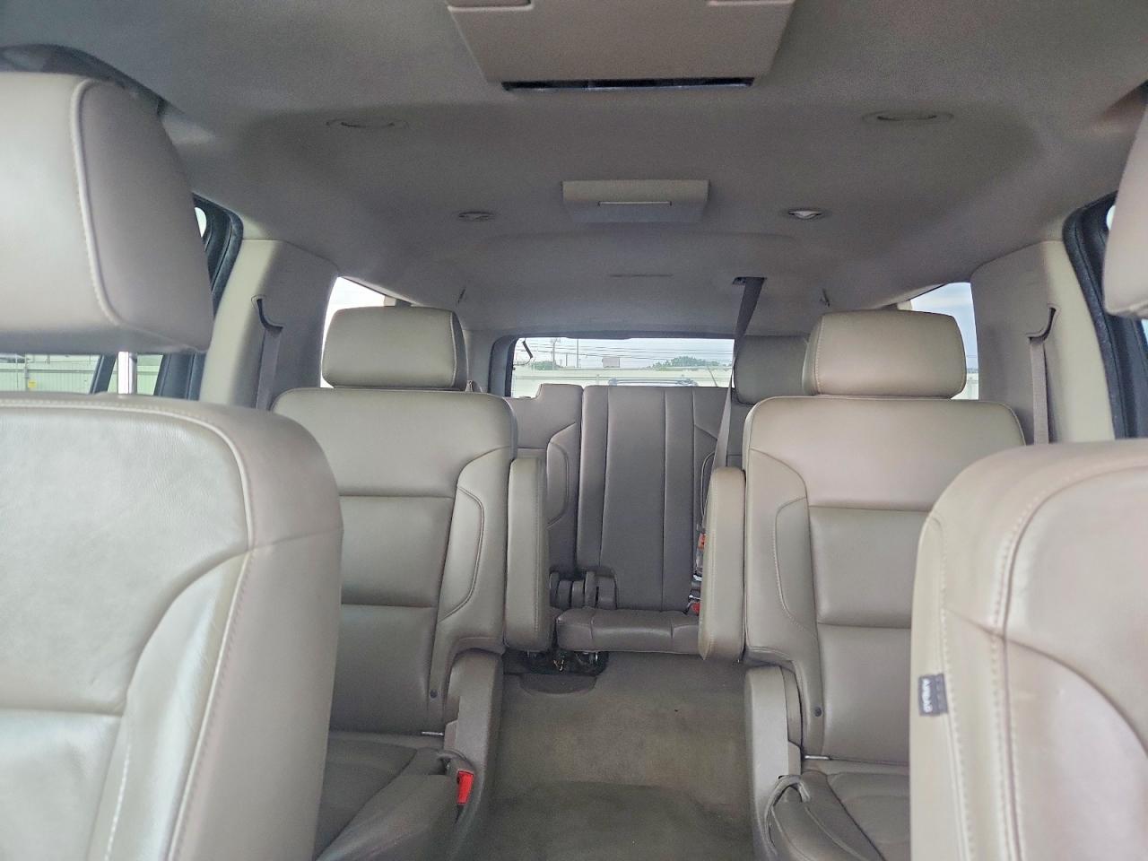2016 Chevrolet Suburban K1500 Lt White vin: 1GNSKHKC7GR340784