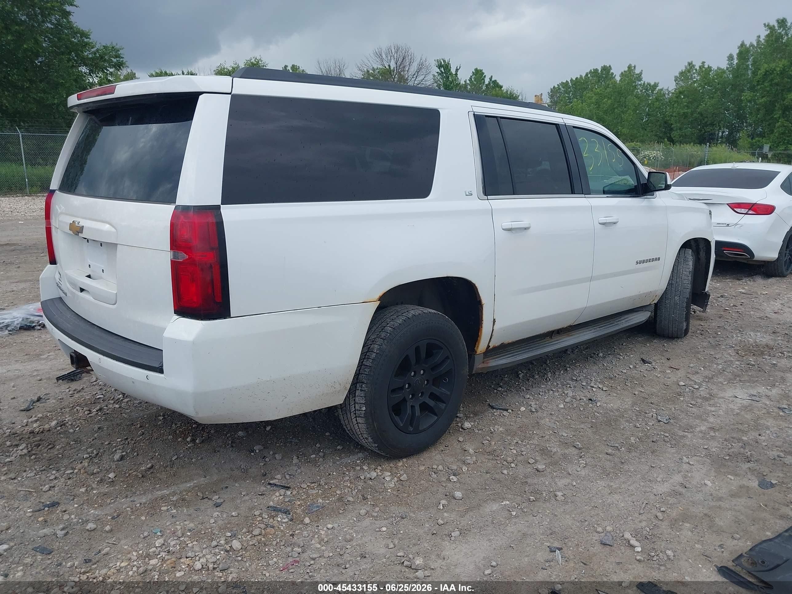2015 Chevrolet Suburban Ls White vin: 1GNSKHKC8FR231622