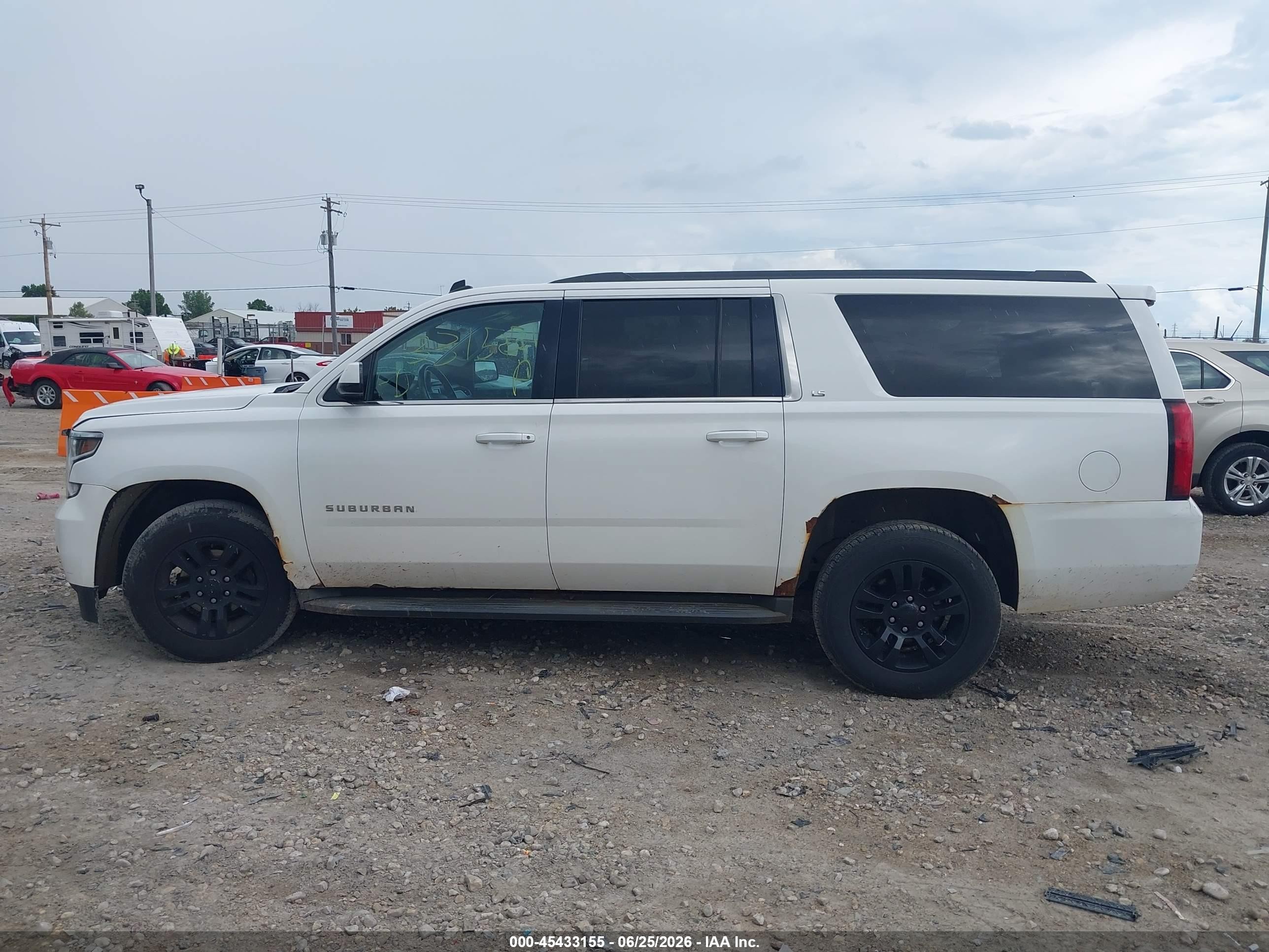 2015 Chevrolet Suburban Ls White vin: 1GNSKHKC8FR231622