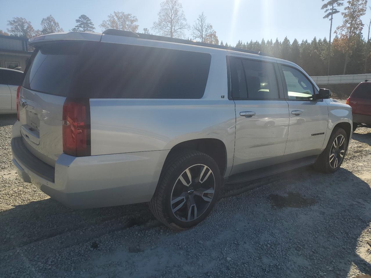 2018 Chevrolet Suburban K1500 Lt Серебряный vin: 1GNSKHKCXJR194565