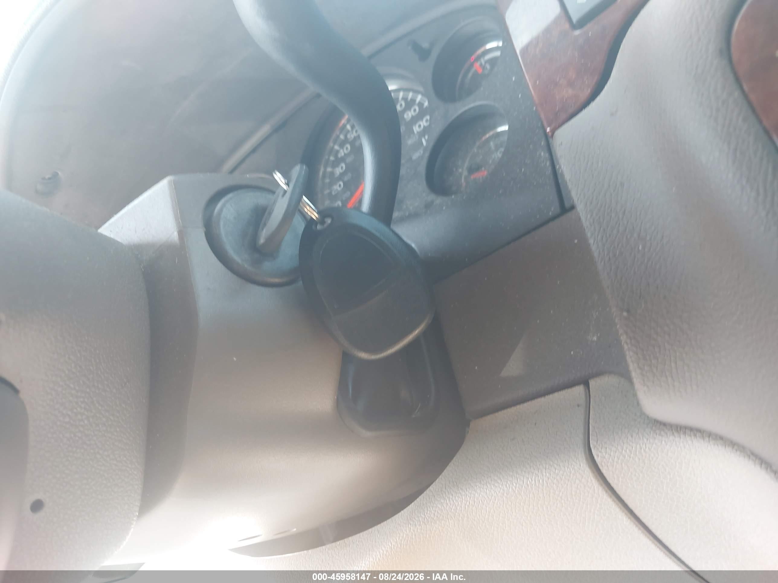 2011 Chevrolet Suburban Lt Красный vin: 1GNSKJE31BR220197