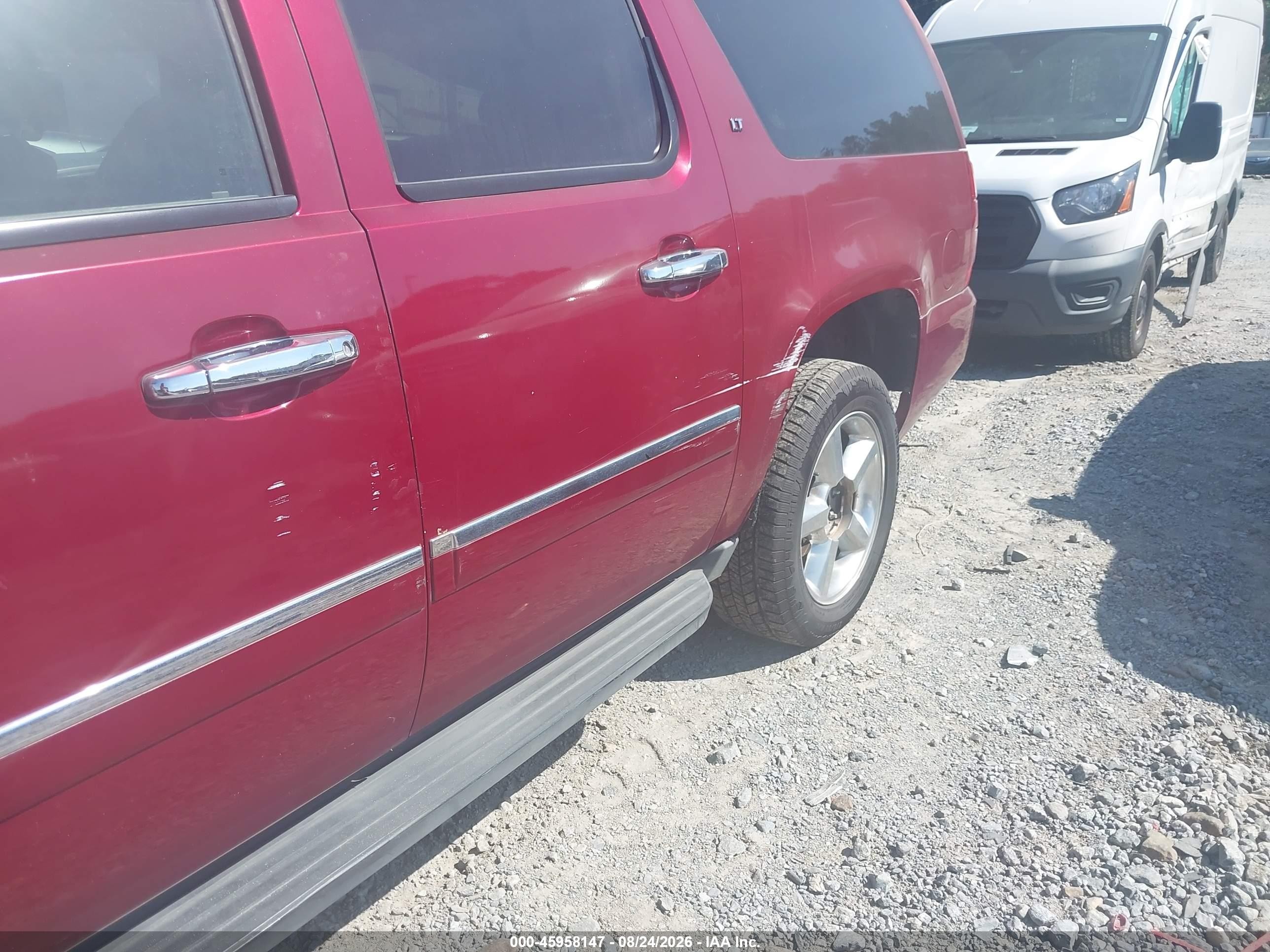2011 Chevrolet Suburban Lt Красный vin: 1GNSKJE31BR220197