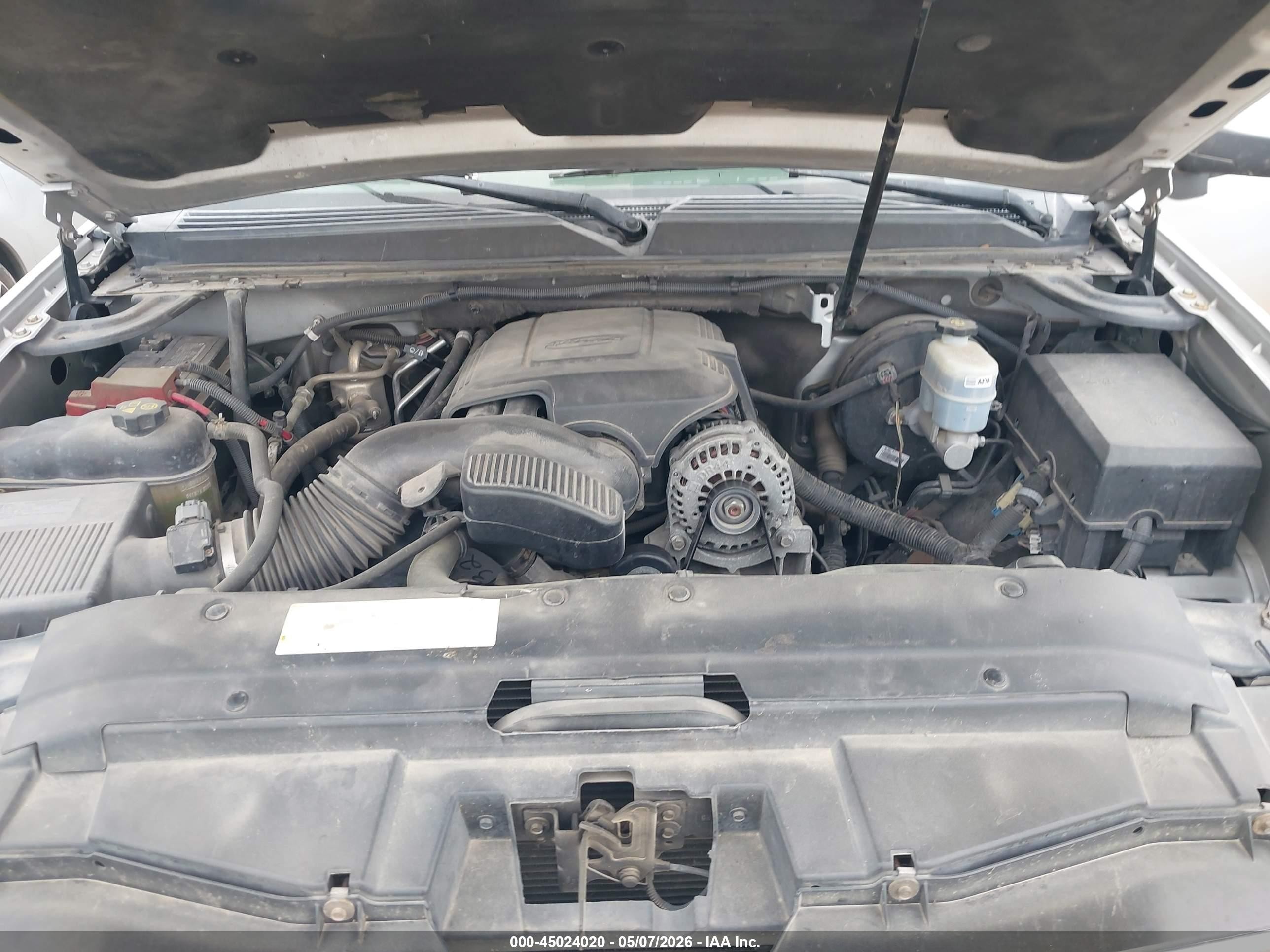 2011 Chevrolet Suburban 1500 Lt1 Серебряный vin: 1GNSKJE35BR223104