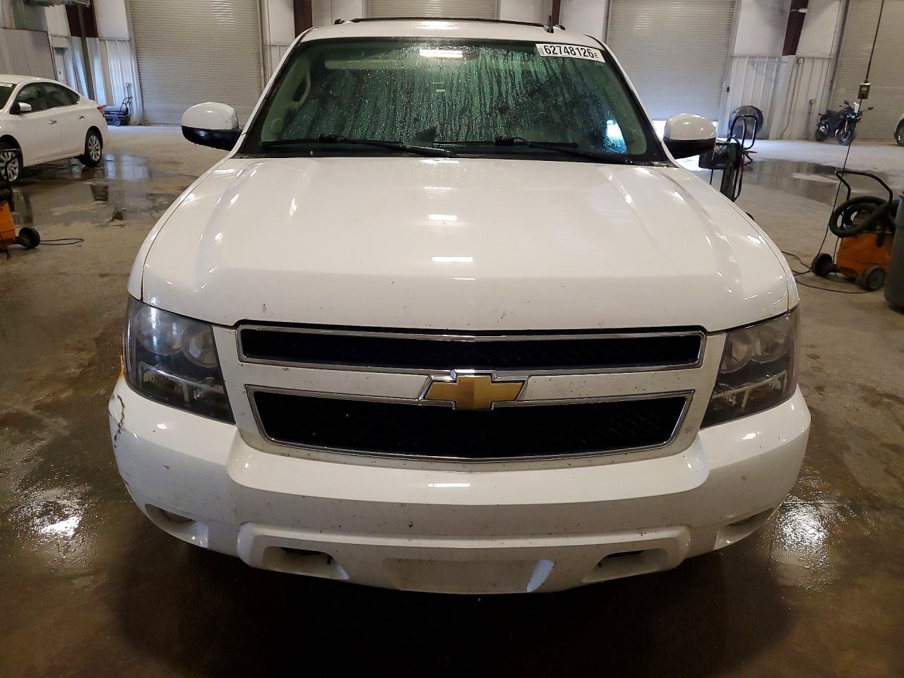 2011 Chevrolet Suburban K1500 Lt White vin: 1GNSKJE36BR366384
