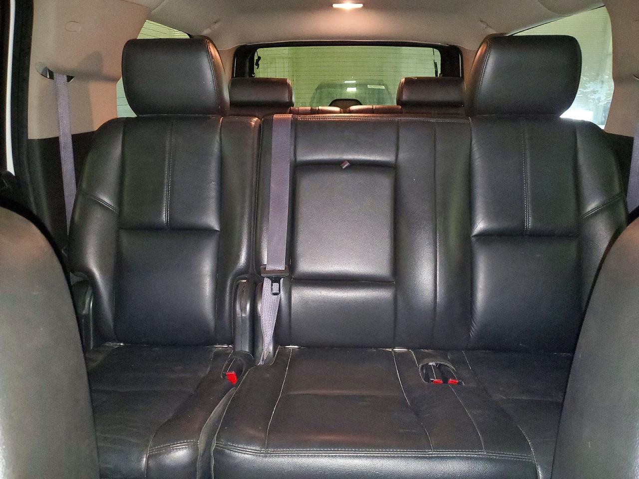 2011 Chevrolet Suburban K1500 Lt White vin: 1GNSKJE36BR366384