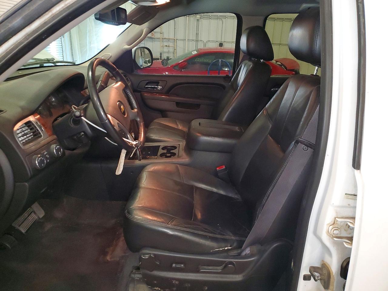 2011 Chevrolet Suburban K1500 Lt White vin: 1GNSKJE36BR366384