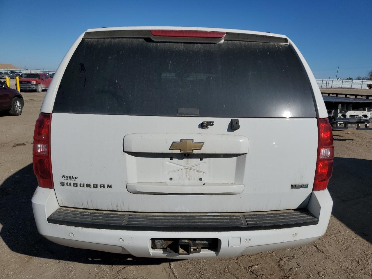 2011 Chevrolet Suburban K1500 Lt Белый vin: 1GNSKJE38BR139813