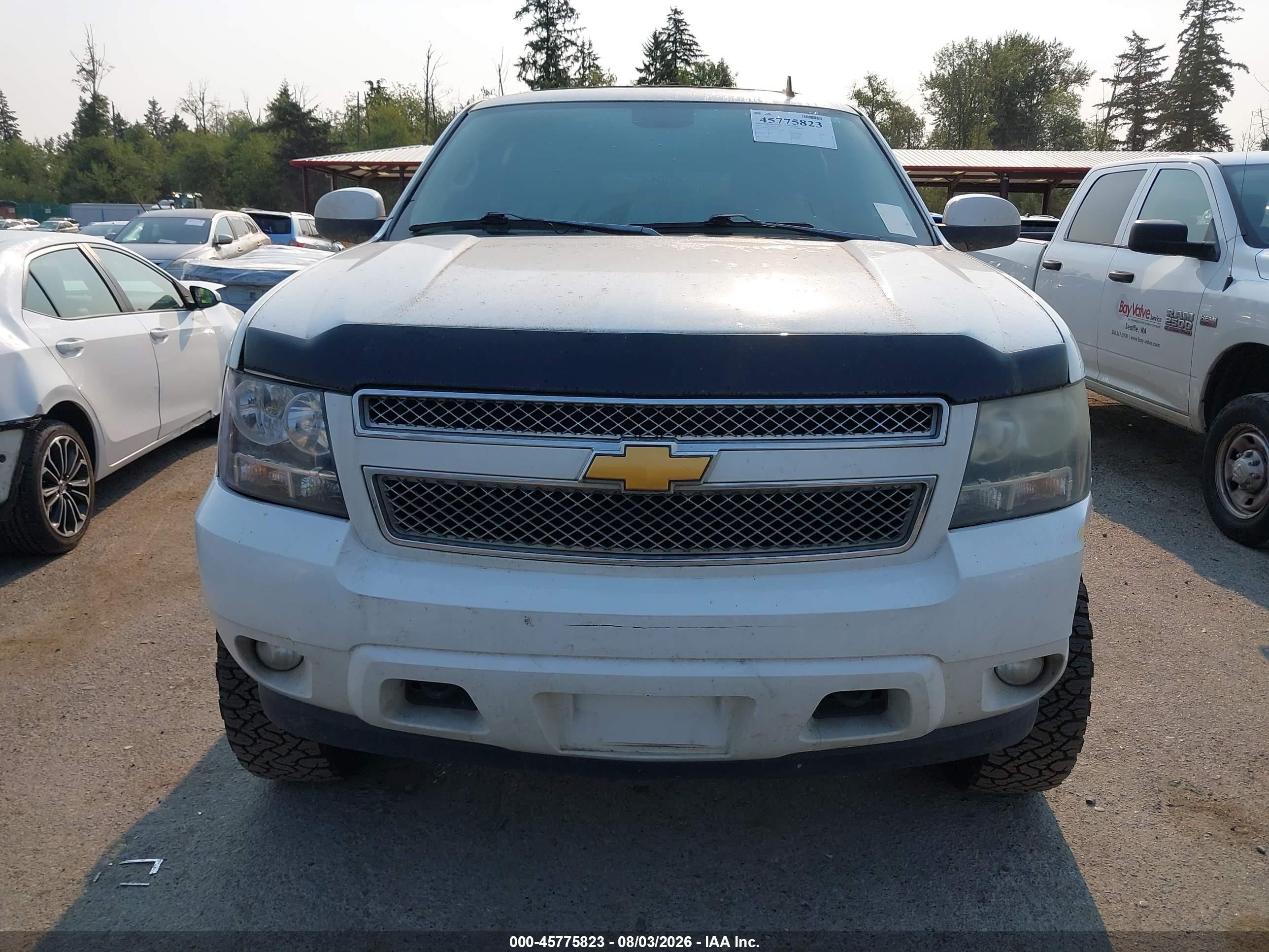 2012 Chevrolet Suburban Lt Белый vin: 1GNSKJE70CR107765