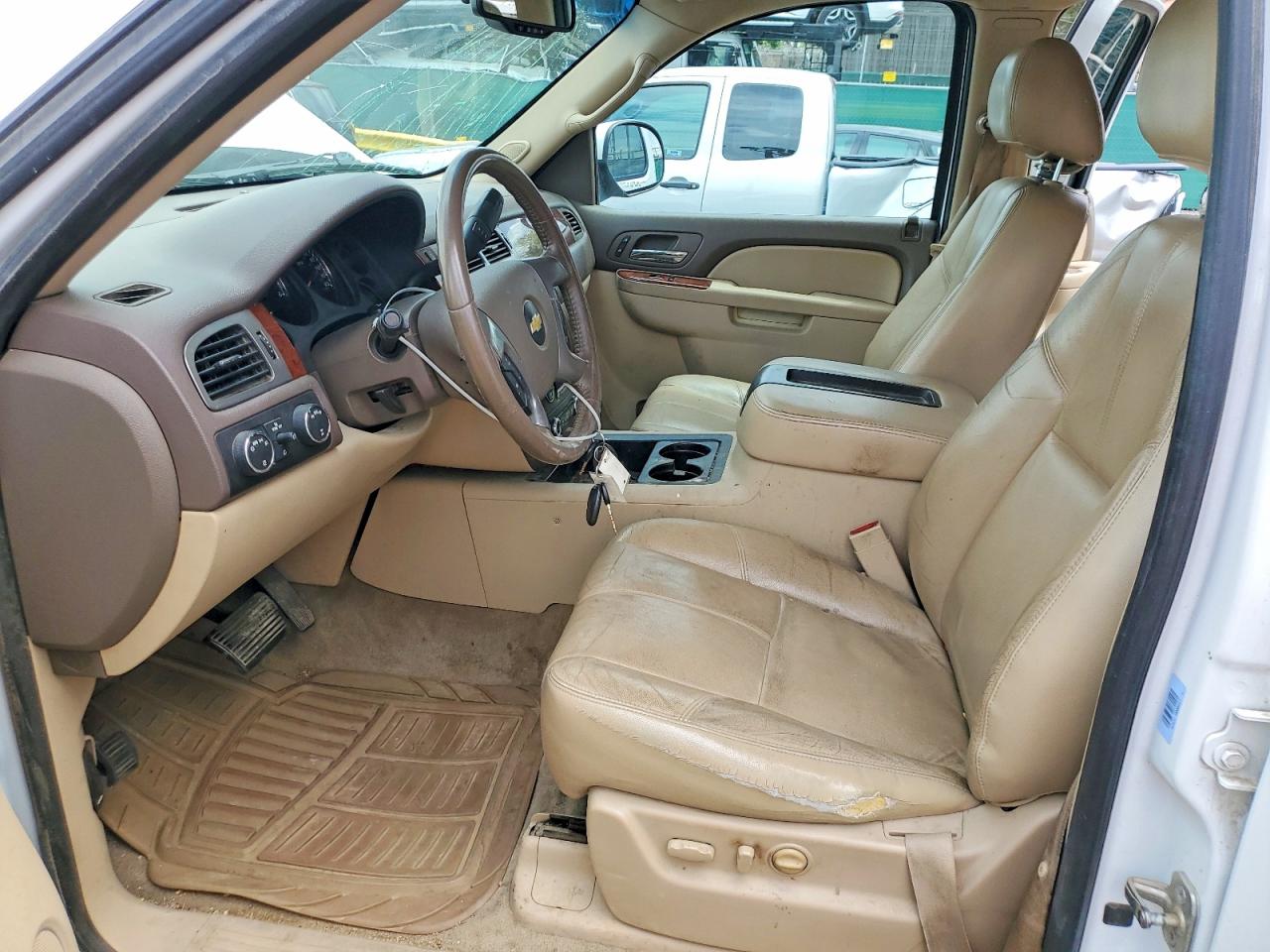 2012 Chevrolet Suburban K1500 Lt White vin: 1GNSKJE70CR153046