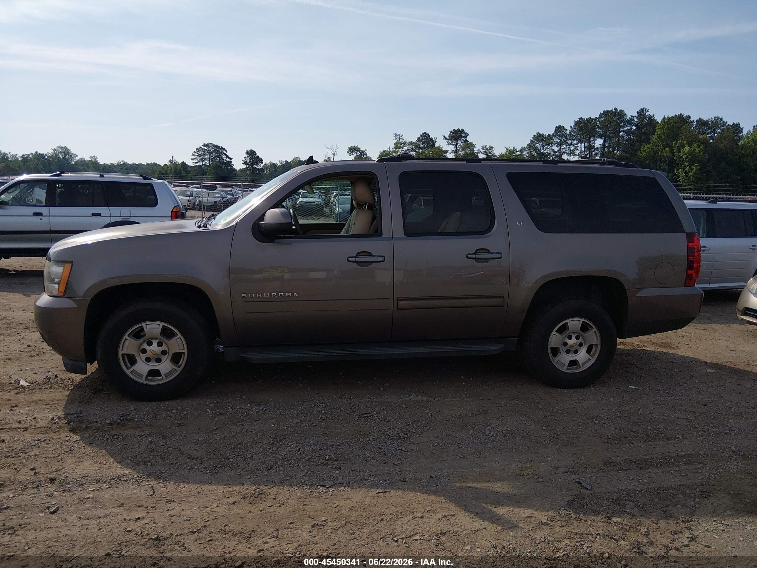 2013 Chevrolet Suburban Lt Gray vin: 1GNSKJE71DR267011