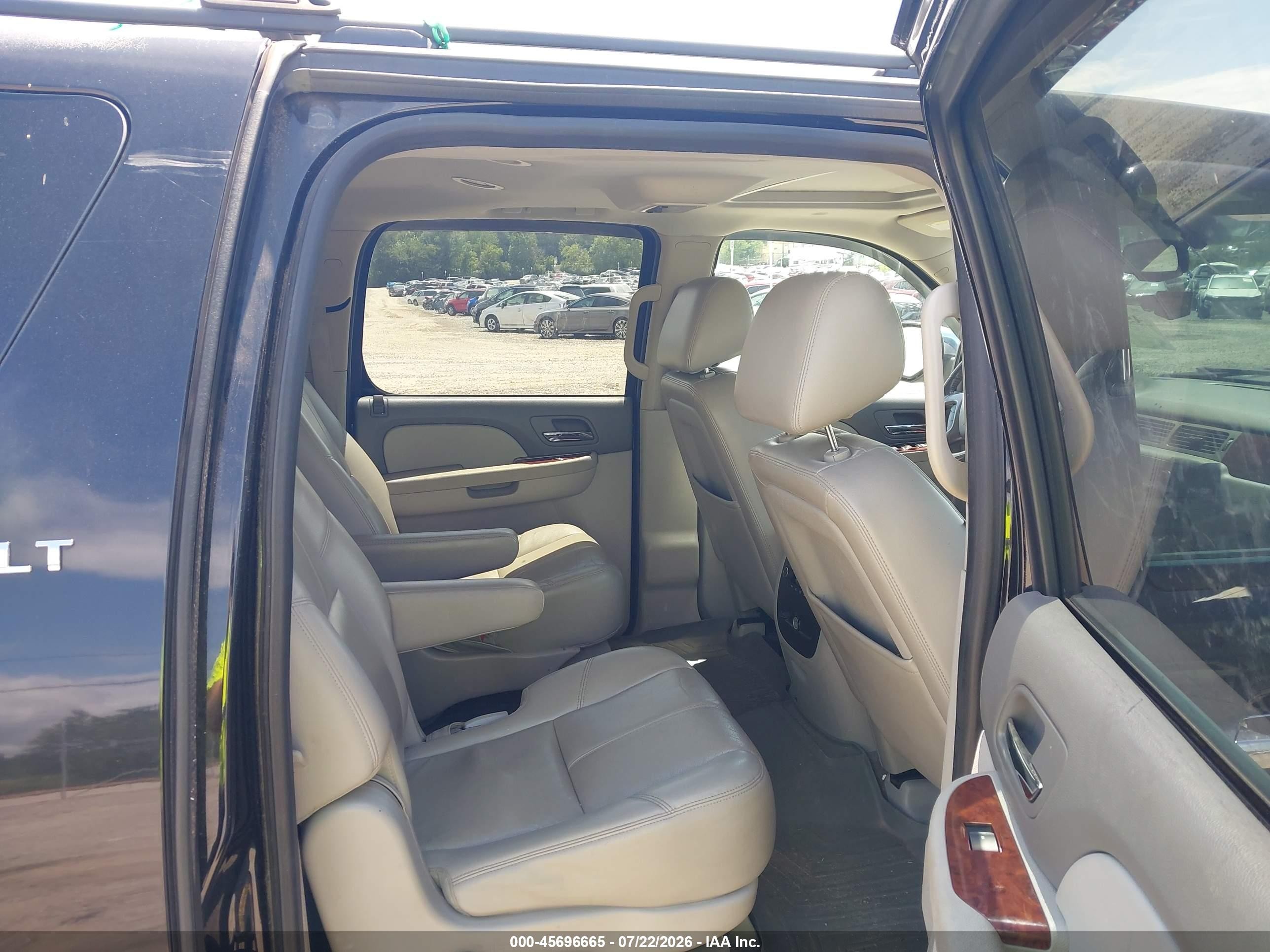 2013 Chevrolet Suburban Lt Black vin: 1GNSKJE71DR309516