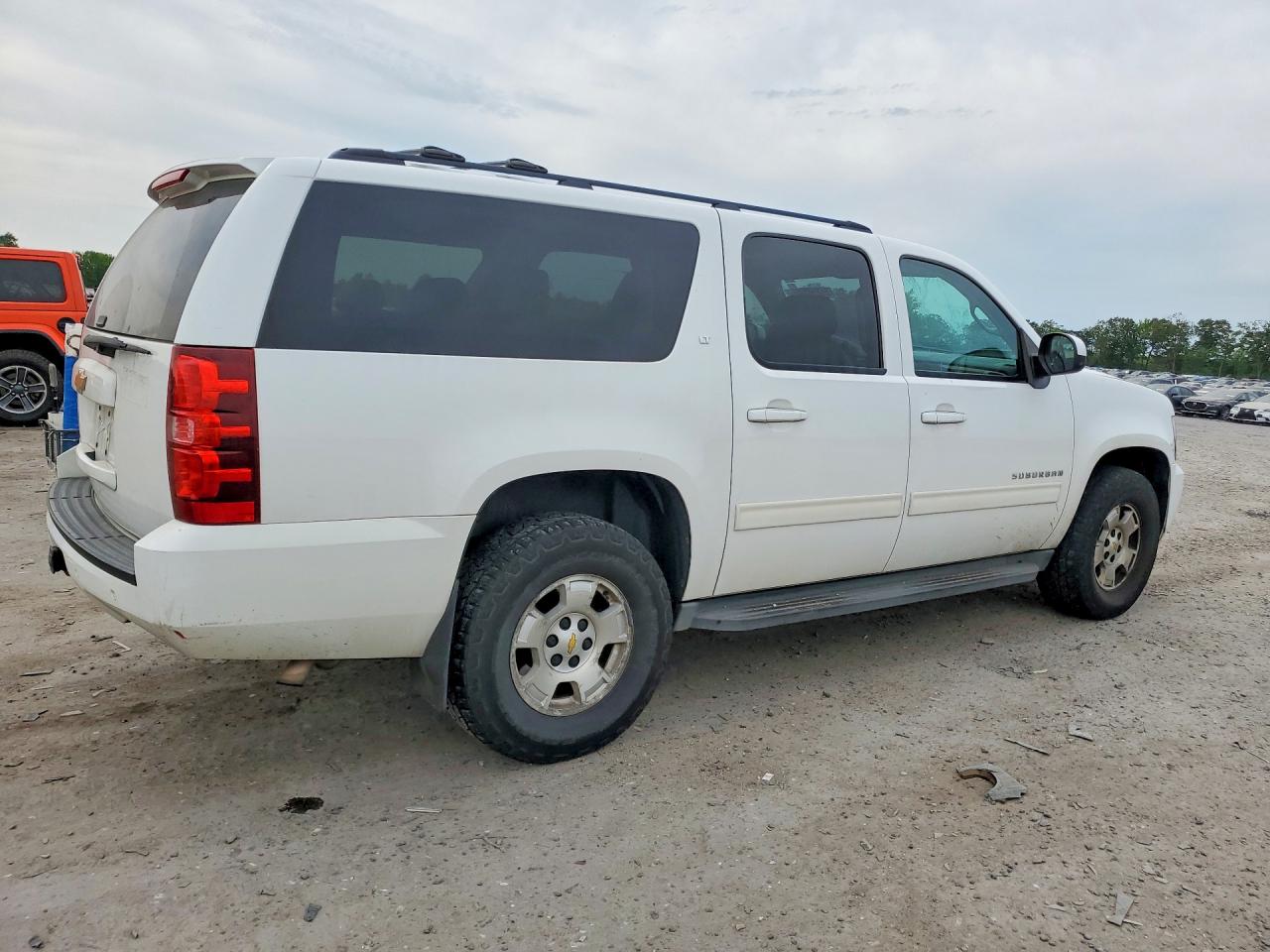 2013 Chevrolet Suburban K1500 Lt White vin: 1GNSKJE71DR310021