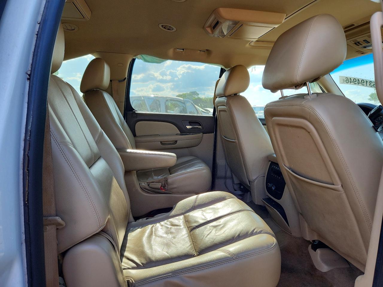 2014 Chevrolet Suburban K1500 Lt White vin: 1GNSKJE71ER166469