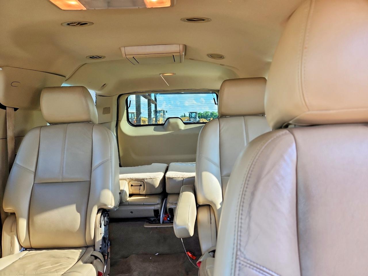 2014 Chevrolet Suburban K1500 Lt White vin: 1GNSKJE71ER166469